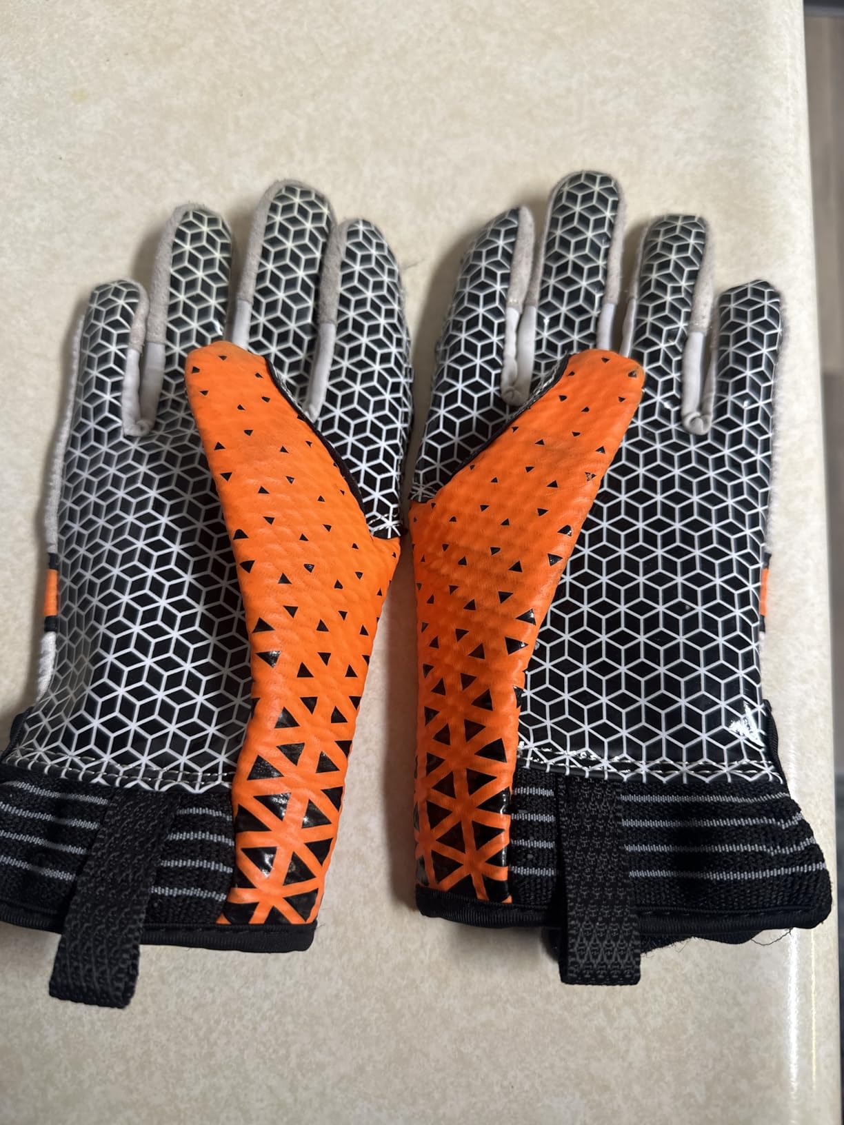 AIGEVTURE Youth Football Gloves Kid Receiver Gloves Boys Girls Unmatched Grip Great Gift customer photo 2