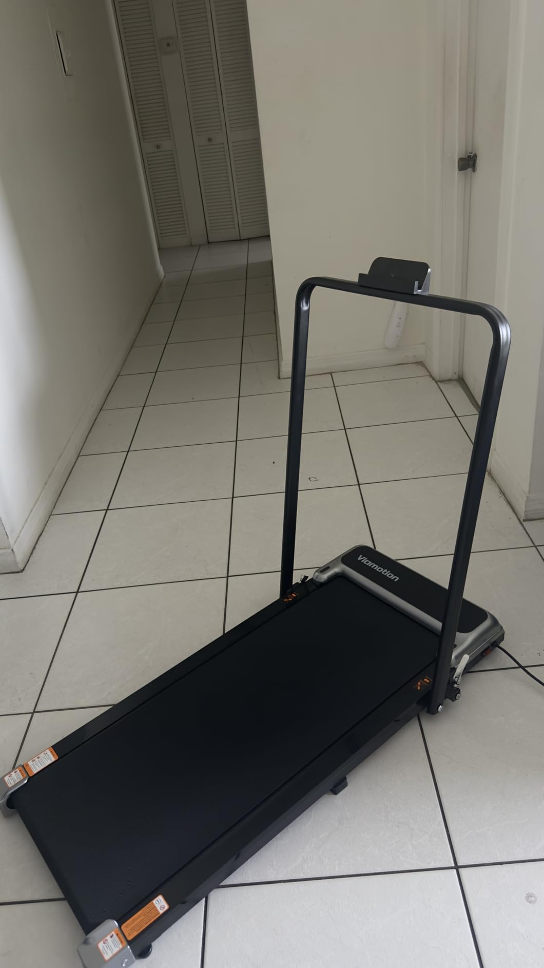 Walking Pad Treadmill with Handle Bar and Adjustable Incline, Compact Portable Treadmills for Home Office, 2.5HP Quiet Anti-Slip Under Desk Treadmills, 0.6-3.8 MPH Remote Speed Control customer photo 2