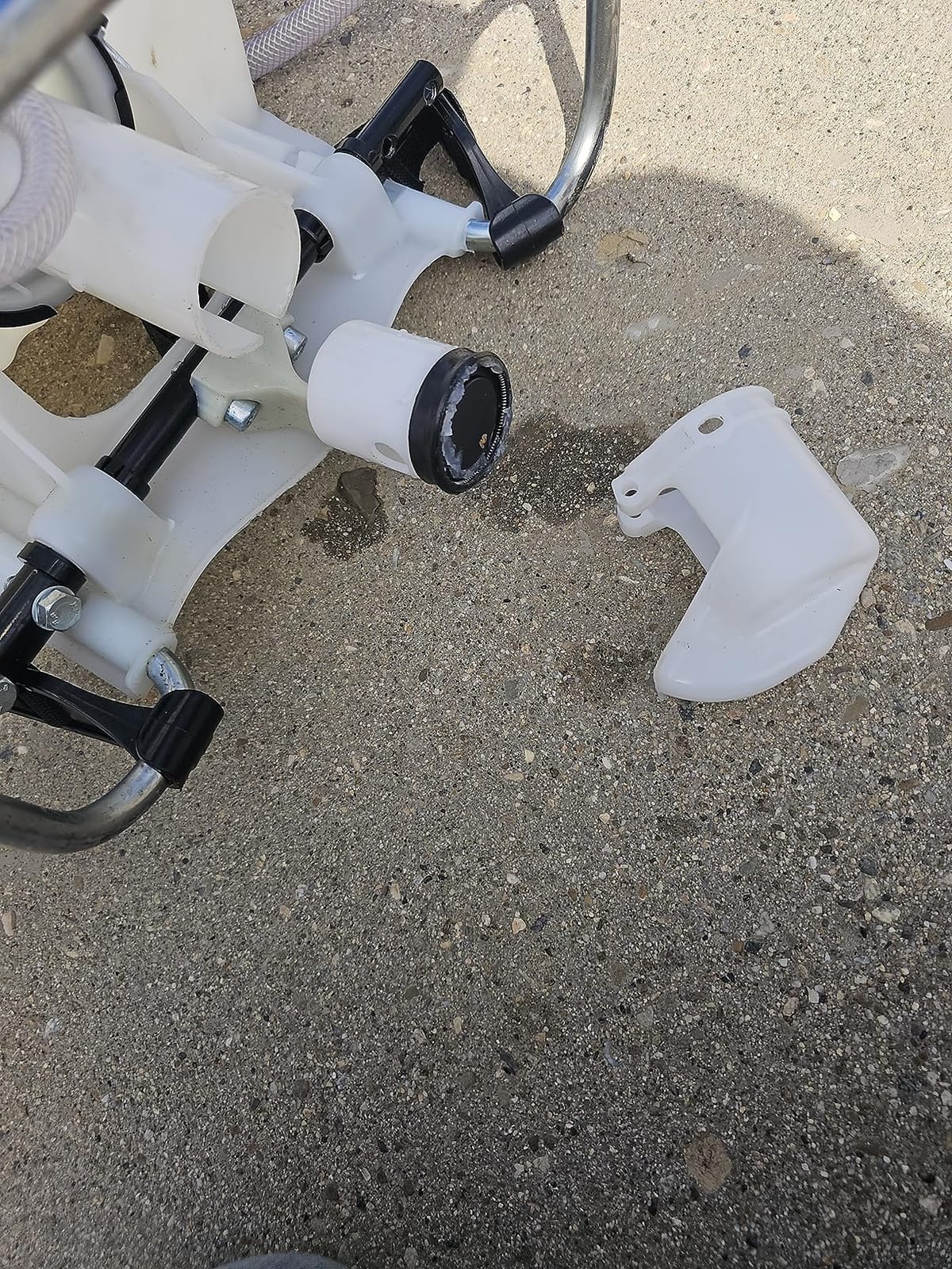 SOLO 425 4-Gallon Piston Backpack Sprayer, Wide Pressure Range up to 90 psi customer photo 1