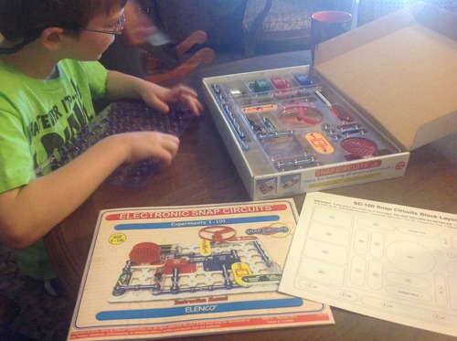 Snap Circuits Classic SC-300 Electronics Exploration Kit | Over 300 Projects | Full Color Manual Parts | STEM Educational Toy for Kids 8+ customer photo 2