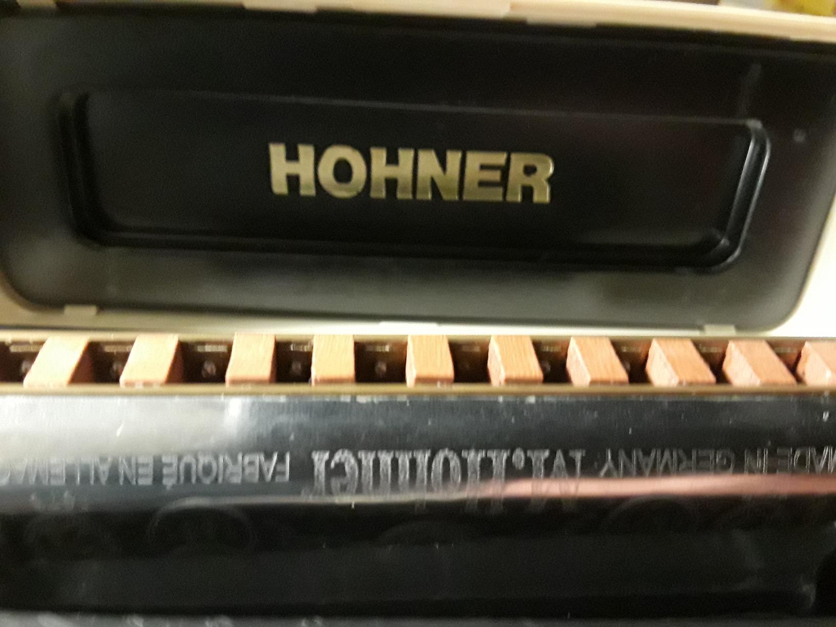 Hohner Marine Band 1896bx C Harmonica, Key of C, 0.9mm Brass Reeds | 0.9mm Brass Reedplates, Single Laquered Pearwood Comb, and Arched Stainless Steel Covers customer photo 1