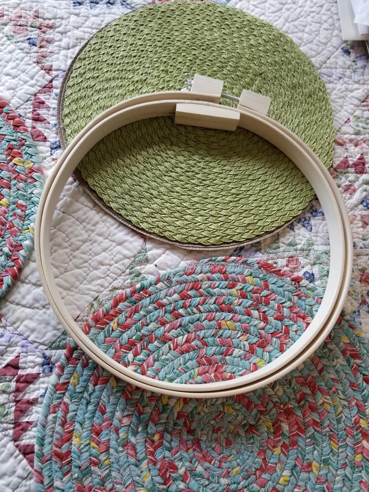 Frank A. Edmunds 14-inch Round Wood Quilt Hoop,5596 customer photo 1