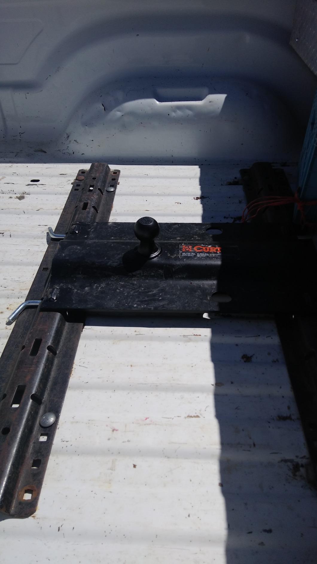 CURT 16055 5th Wheel Rail Gooseneck Hitch, 25,000 lb, 3