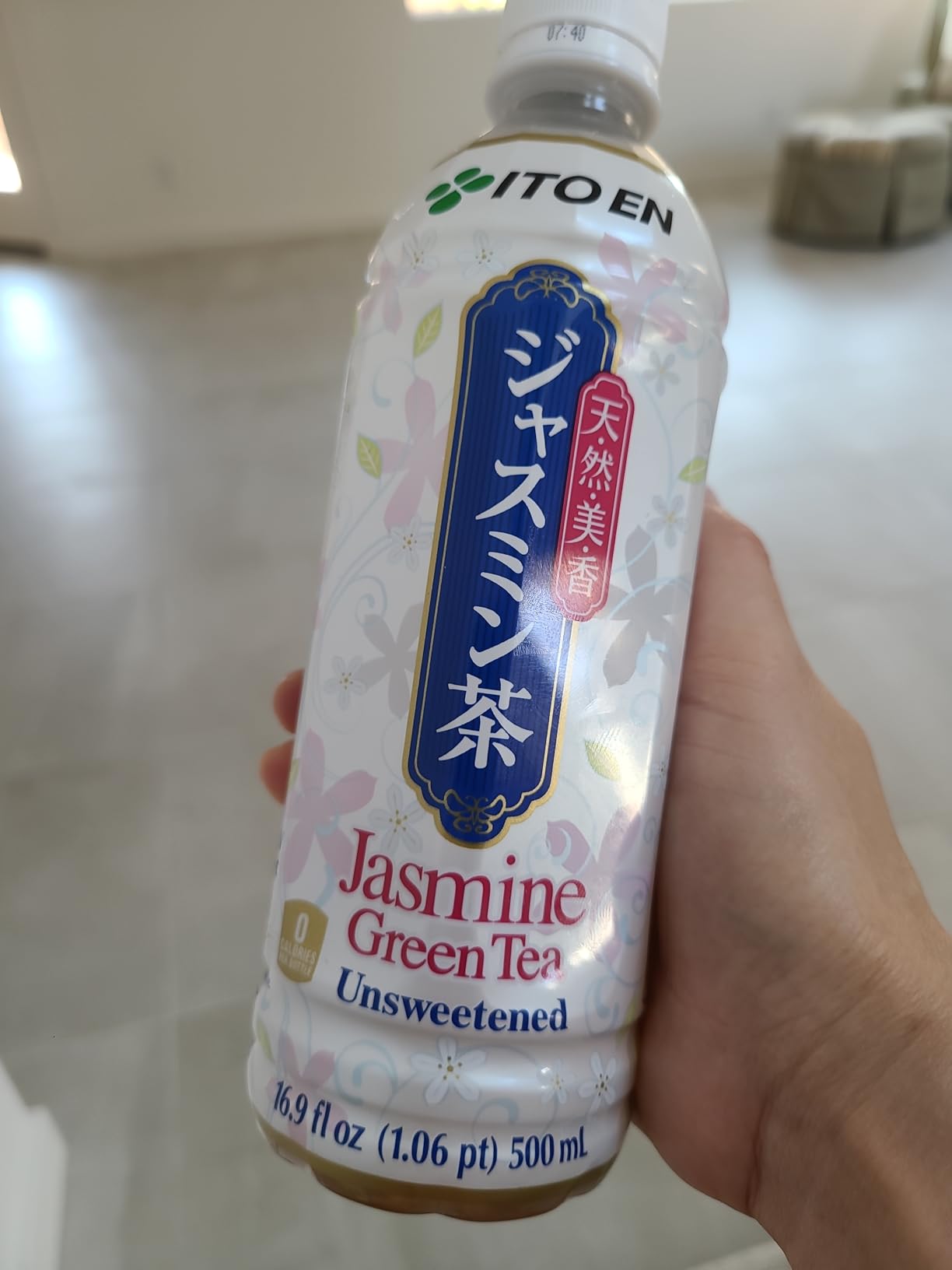 Ito En Jasmine Green Tea Unsweetened 16.9 Fluid Ounce (Pack of 12), 0 Calories customer photo 2