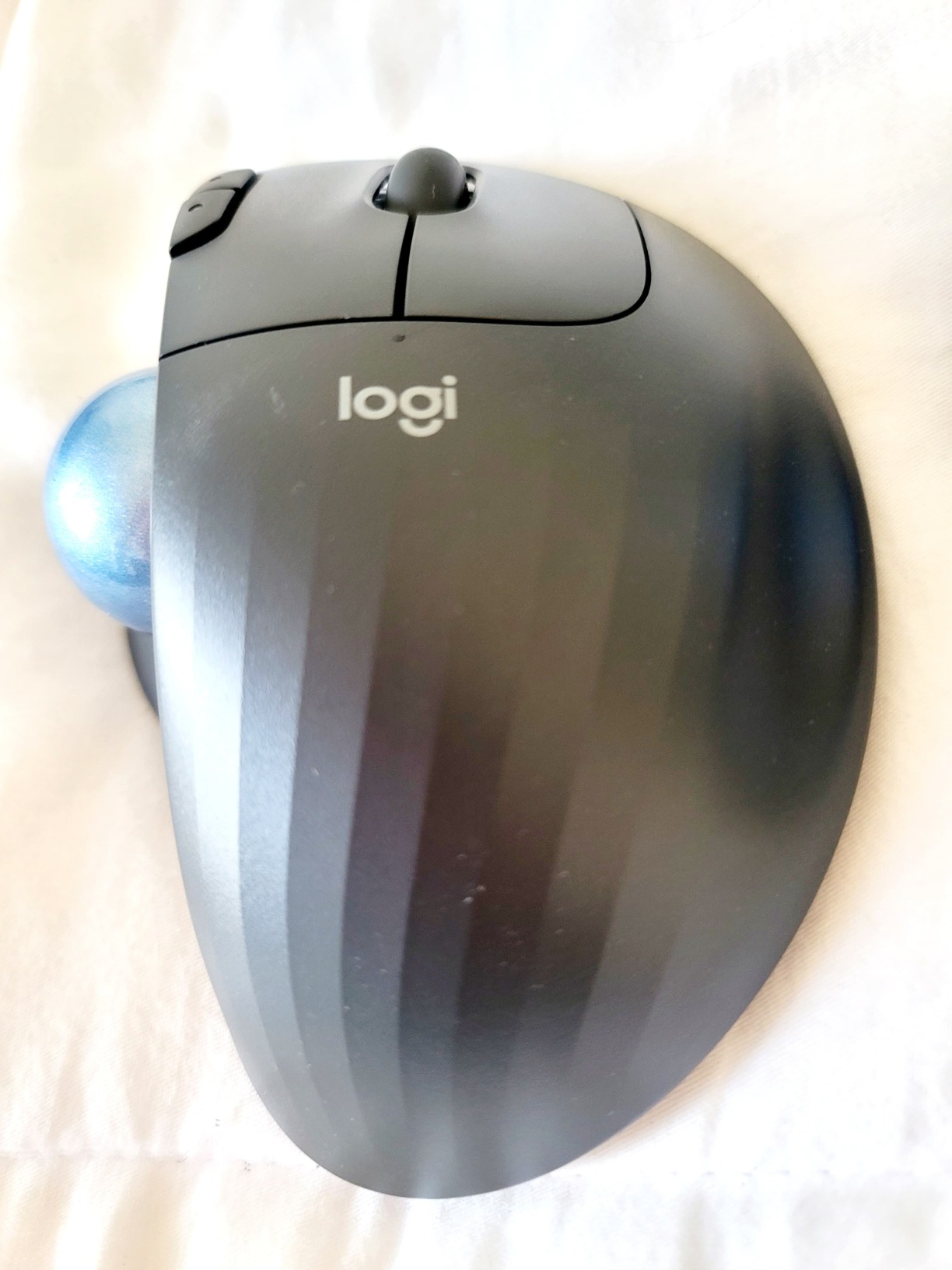 Logitech M570 Wireless Trackball Mouse - Ergonomic Design with Sculpted Right-Hand Shape, Compatible with Apple Mac / Microsoft, USB Unifying Receiver, Dark Gray customer photo 1
