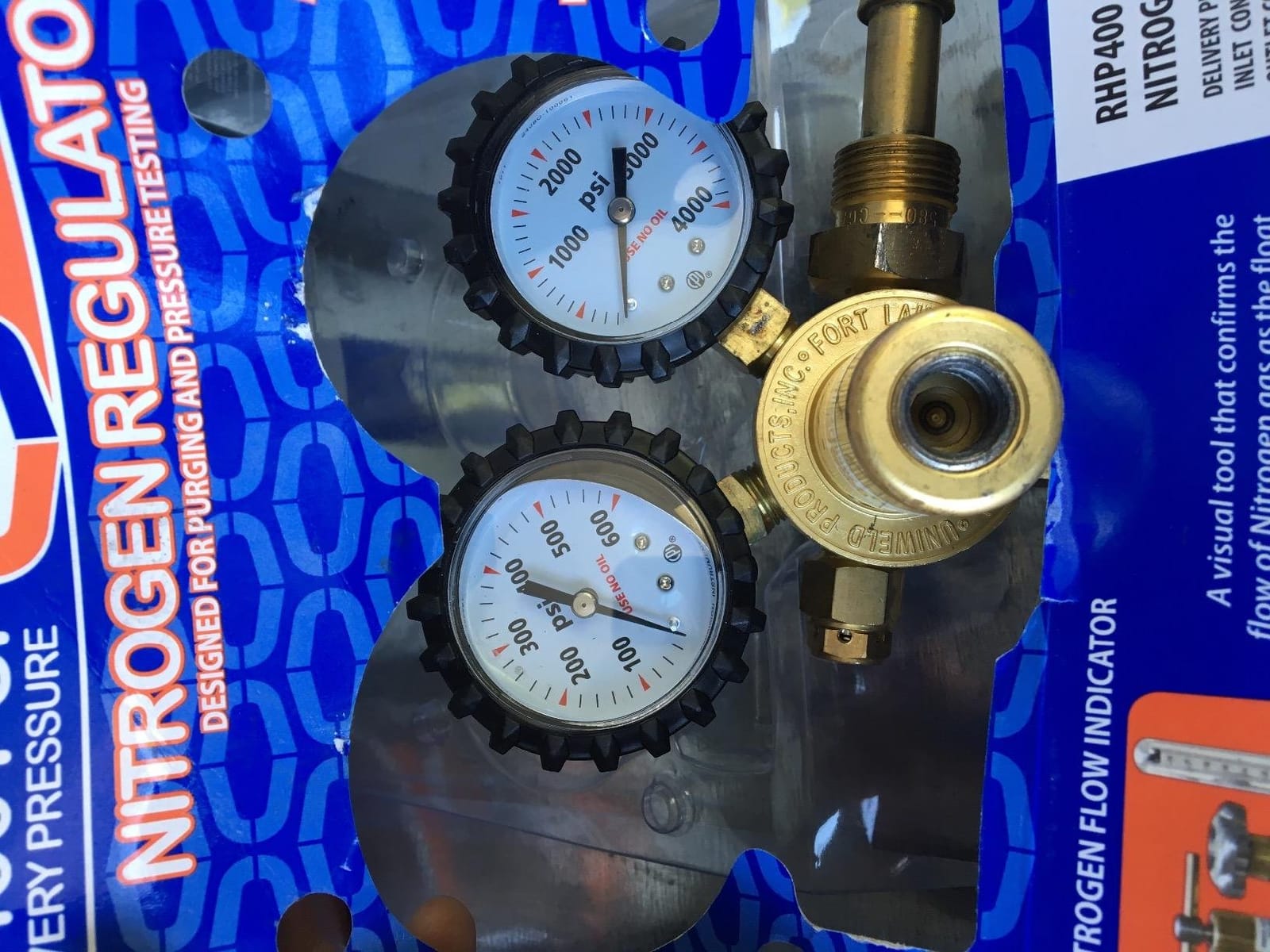 Uniweld RHP400 Nitrogen Regulator with 0-400 PSI Delivery Pressure, CGA580 Inlet Connection and 1/4-Inch Male Flare Outlet Connection customer photo 2