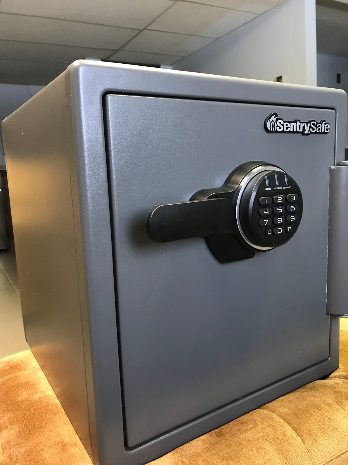 SentrySafe Black Fireproof Safe with Digital Push Button Keypad, Home Safe For Money, Documents, and other Valuables, 1.23 Cubic Feet, SF123ES | Fire Resistant Home Safe With Digital Keypad, Shelf, Door Pocket For Organization customer photo 1