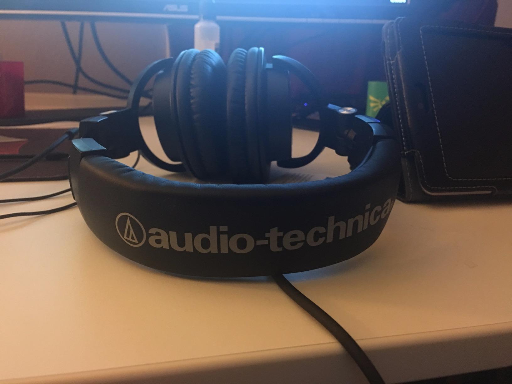 Audio-Technica ATH-M50X Headphones, White customer photo 2