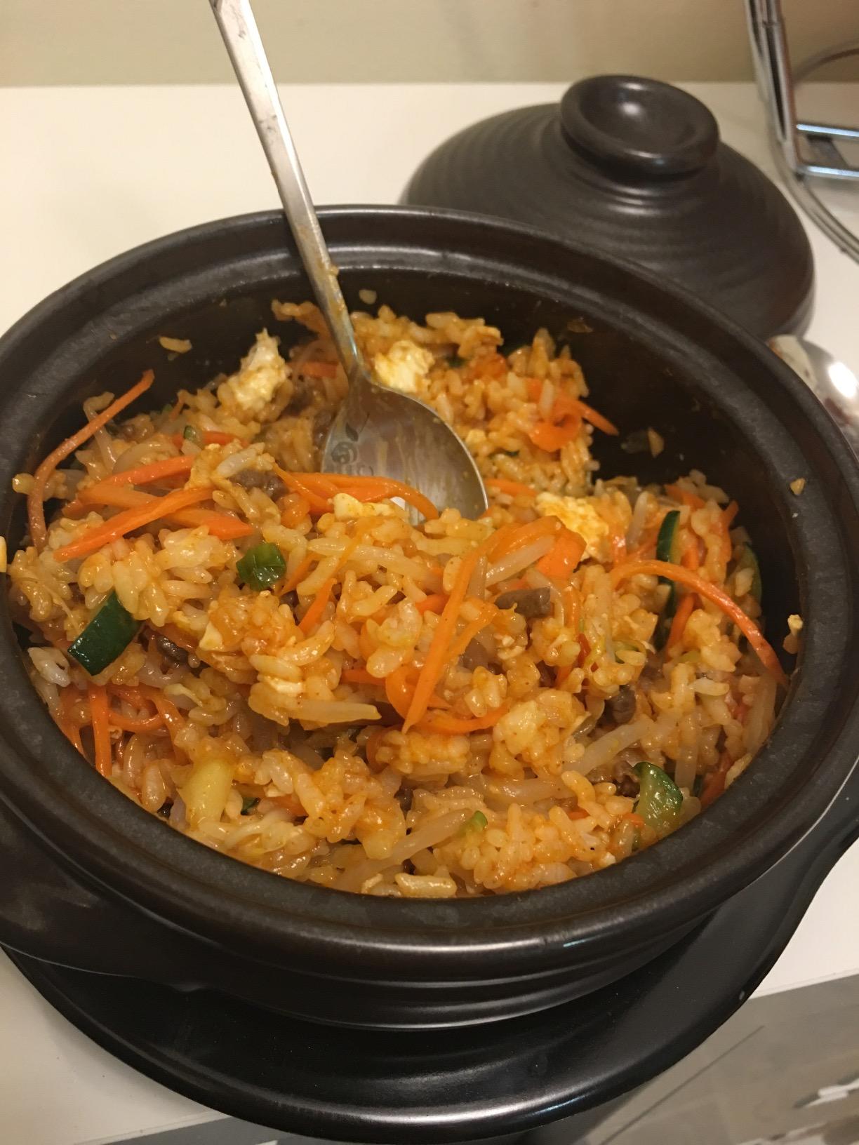 Crazy Korean Cooking Korean Stone Bowl (Dolsot), Sizzling Hot Pot for Bibimbap and Soup - Premium Ceramic (Medium with Lid) customer photo 2