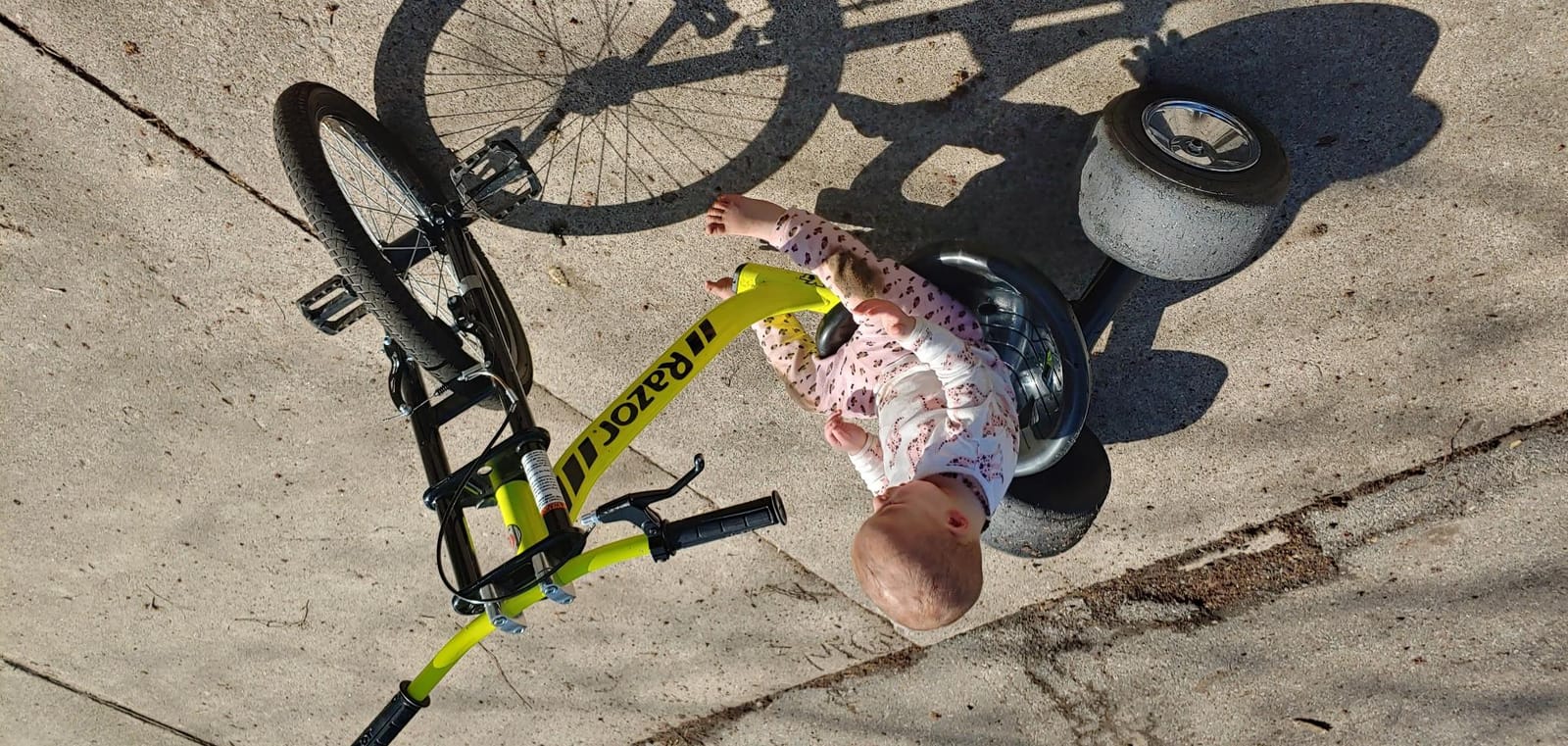 Razor DXT Drift Trike Yellow, One Size | Proper Freestyle w/ Foot Pegs; Maximum Stability | Iconic Wheeled Ride-On For Kids, Adults Age 14+ customer photo 1