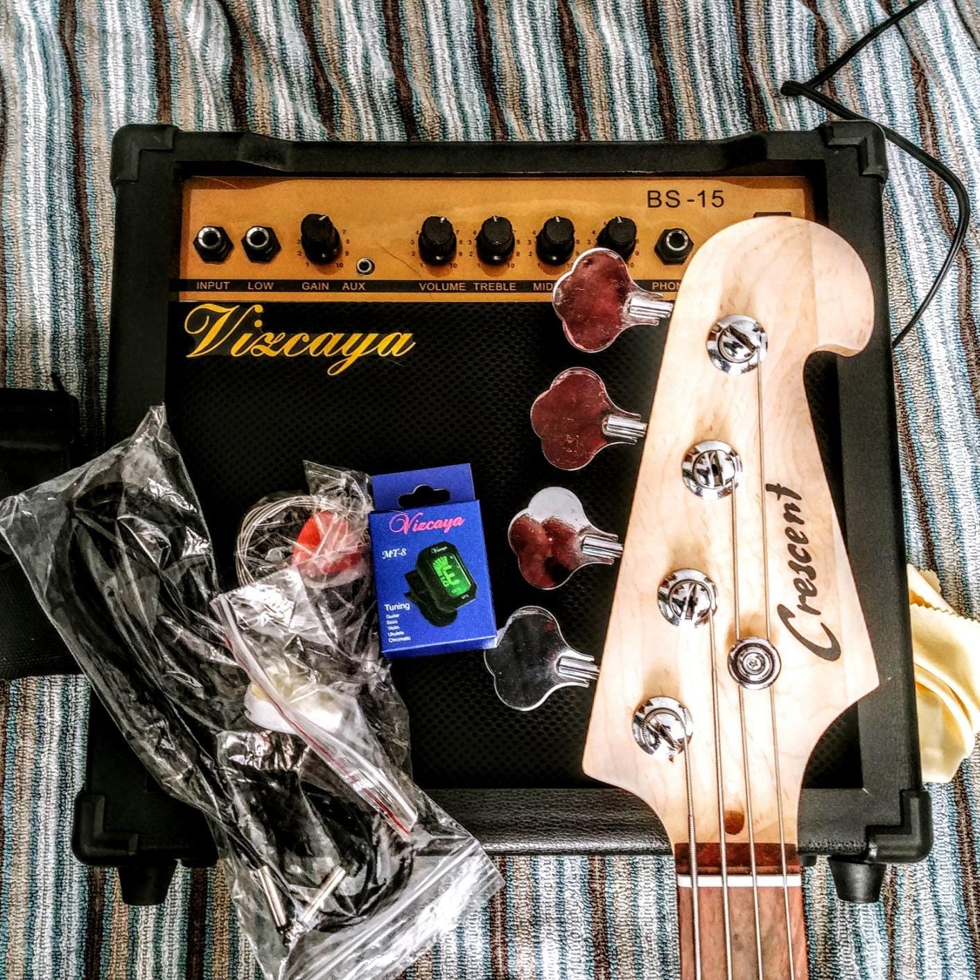 Stedman Beginner Series Bass Guitar Bundle with 15-Watt Amp, Gig Bag, Instrument Cable, Strap, Strings, Picks, and Polishing Cloth - Metallic Blue customer photo 1
