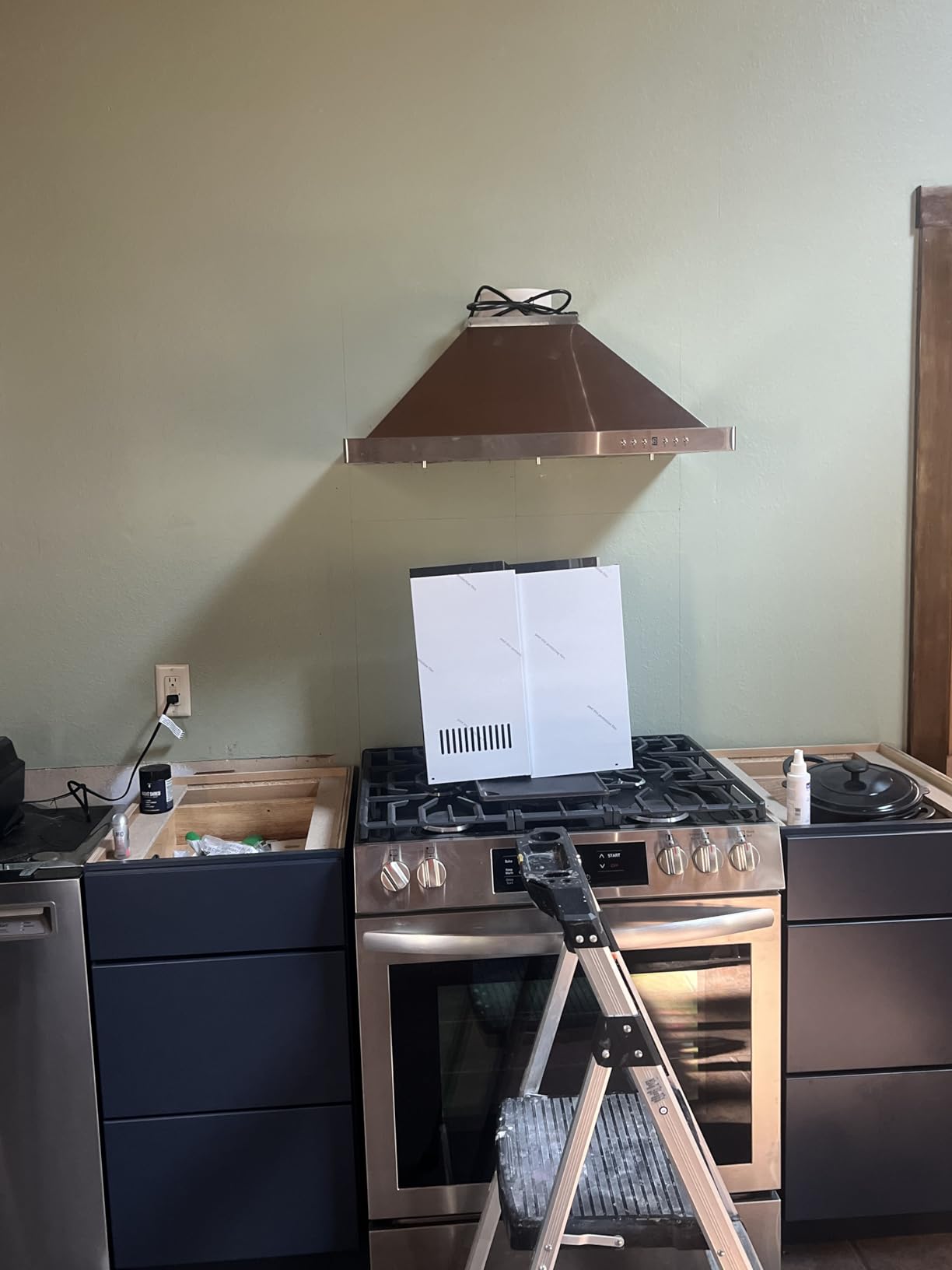 ZLINE 48 in. Convertible Vent Wall Mount Range Hood in Stainless Steel (KL3-48) customer photo 1