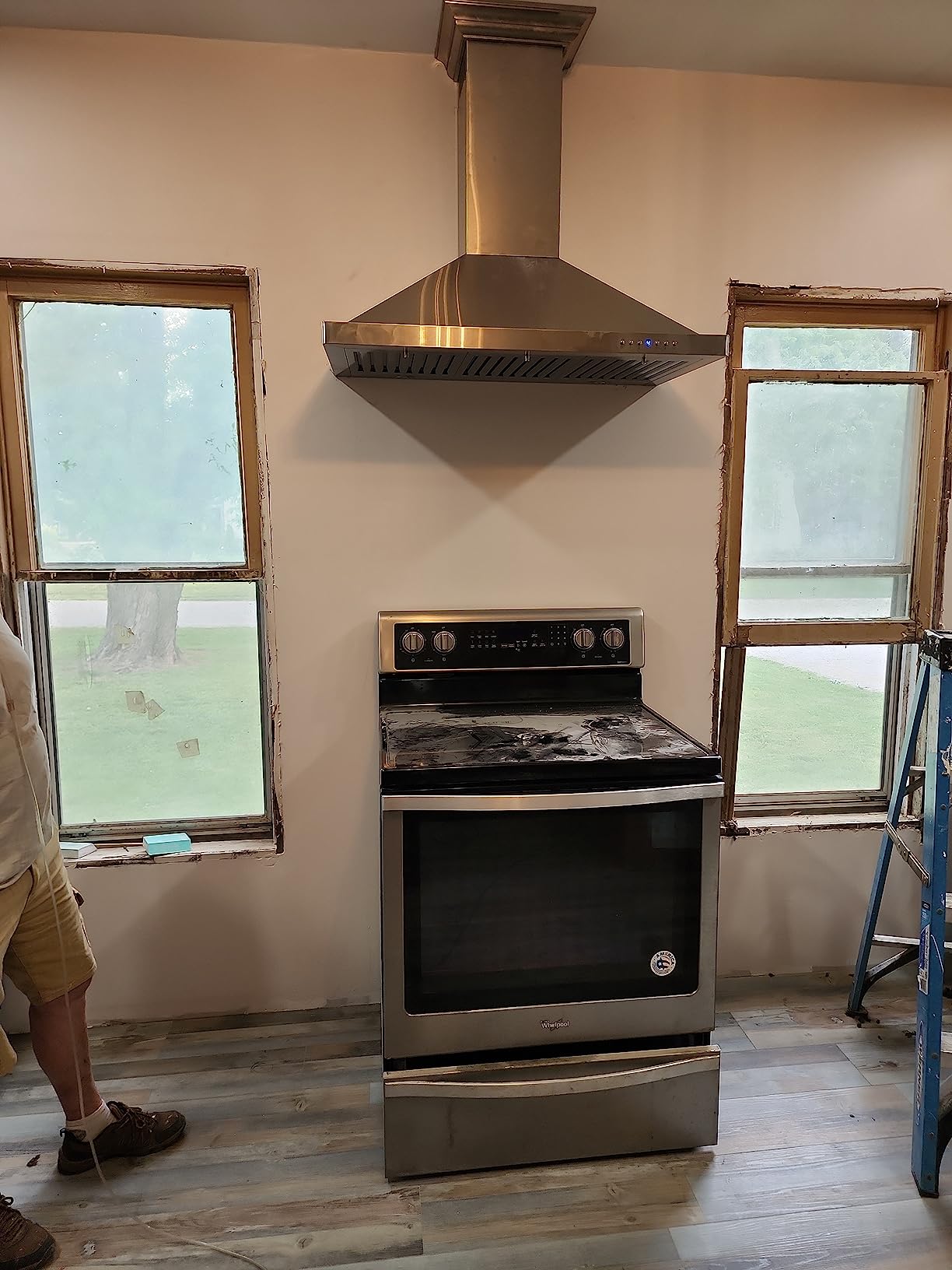 ZLINE 48 in. Convertible Vent Wall Mount Range Hood in Stainless Steel with Crown Molding (KBCRN-48) customer photo 2