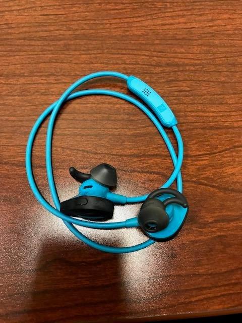 SoundSport, Wireless Earbuds, (Sweatproof Bluetooth Headphones for Running and Sports), Black customer photo 1
