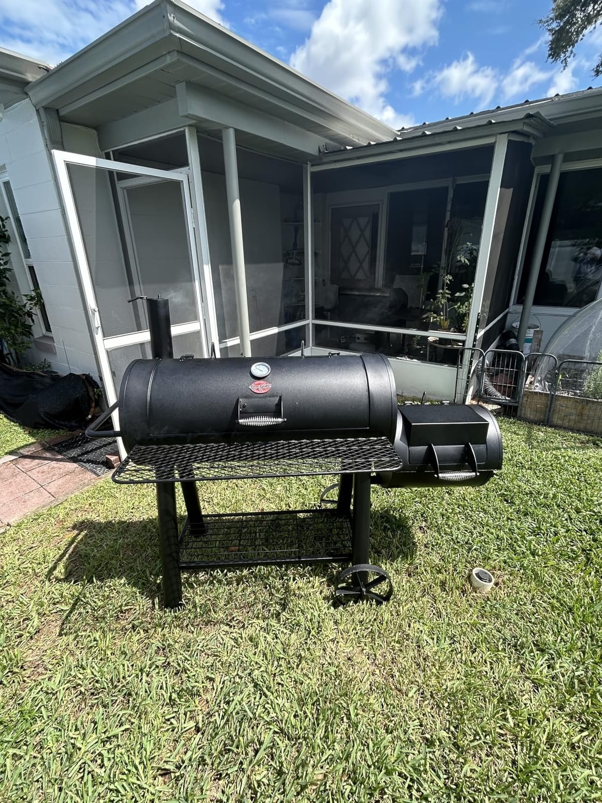 Char-Griller Competition Pro Barrel Grill and Offset Smoker, Includes Side Fire Box for Texas-Style Offset Smoking, Metal Cooking Grates, 1,010 Cooking Square Inches in Black, Model 2823 customer photo 2