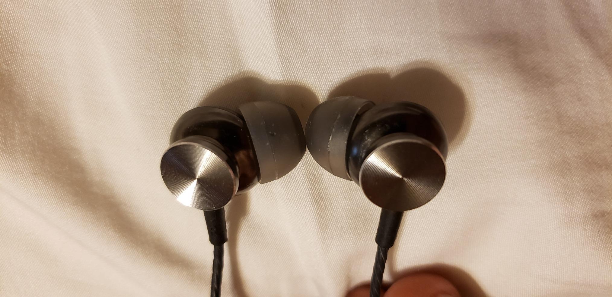 Betron BS10 Earphones Wired Earbud Headphones with Microphone, Black | with Volume Control, In-Ear, Plug in, 12mm Drivers, Deep Bass, Noise Isolating, Ergonomic Design, 3.5mm customer photo 1