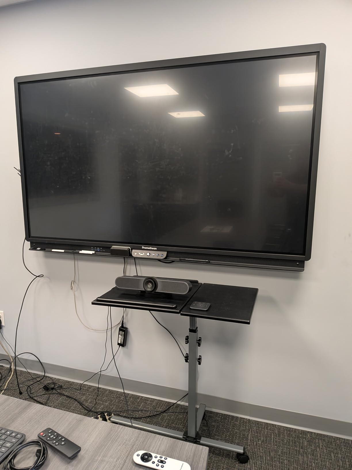 Logitech MeetUp Video Conferencing System 4K 3 Microphones - Black | 1080p/720p, 3 microphones, adjustable speakers, wide field of view 120 degrees, PC/Mac/laptop/MacBook/tablet compatible customer photo 2