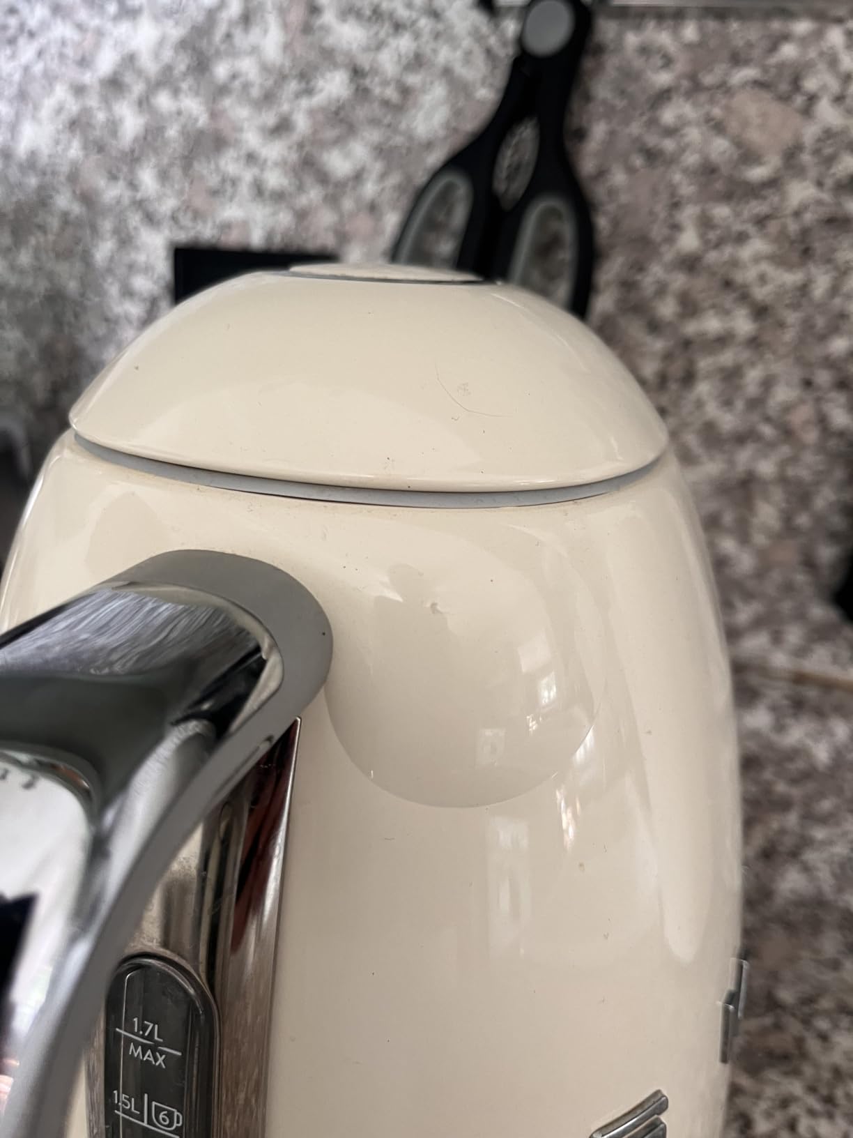 SMEG KLF03 Electric Kettle 1.7L (7 Cup), Retro Hot Water Boiler - Cream customer photo 2