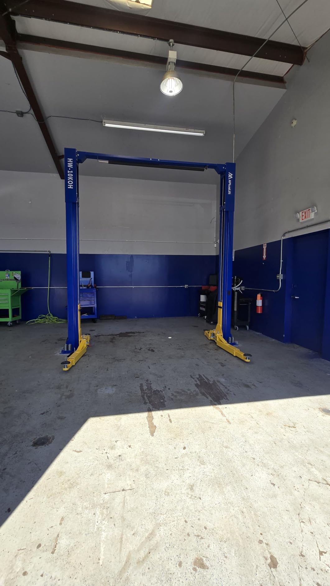 APlusLift HW-10KOH-A 10000LB Two Post Overhead Car Lift 3 Year Warranty | 3 Year Parts Replacement Rigid Double S Columns, Clear Floor Design, Commercial-grade Steel customer photo 2