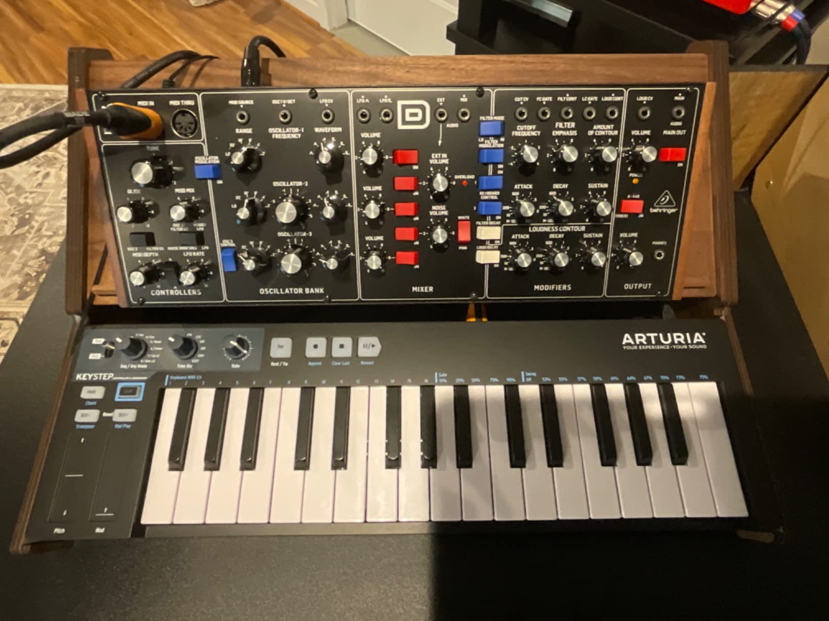 Behringer MODEL D Authentic Analog Synthesizer with 3 VCOs, Ladder Filter, LFO and Eurorack Format customer photo 1
