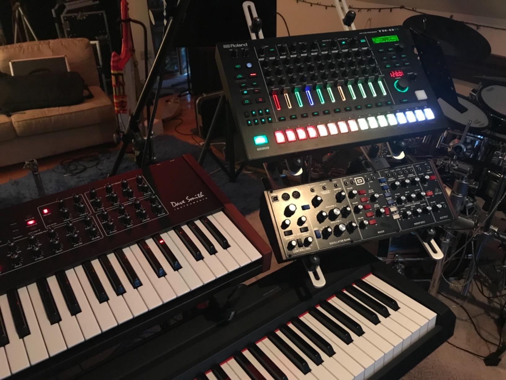 Behringer MODEL D Authentic Analog Synthesizer with 3 VCOs, Ladder Filter, LFO and Eurorack Format customer photo 2
