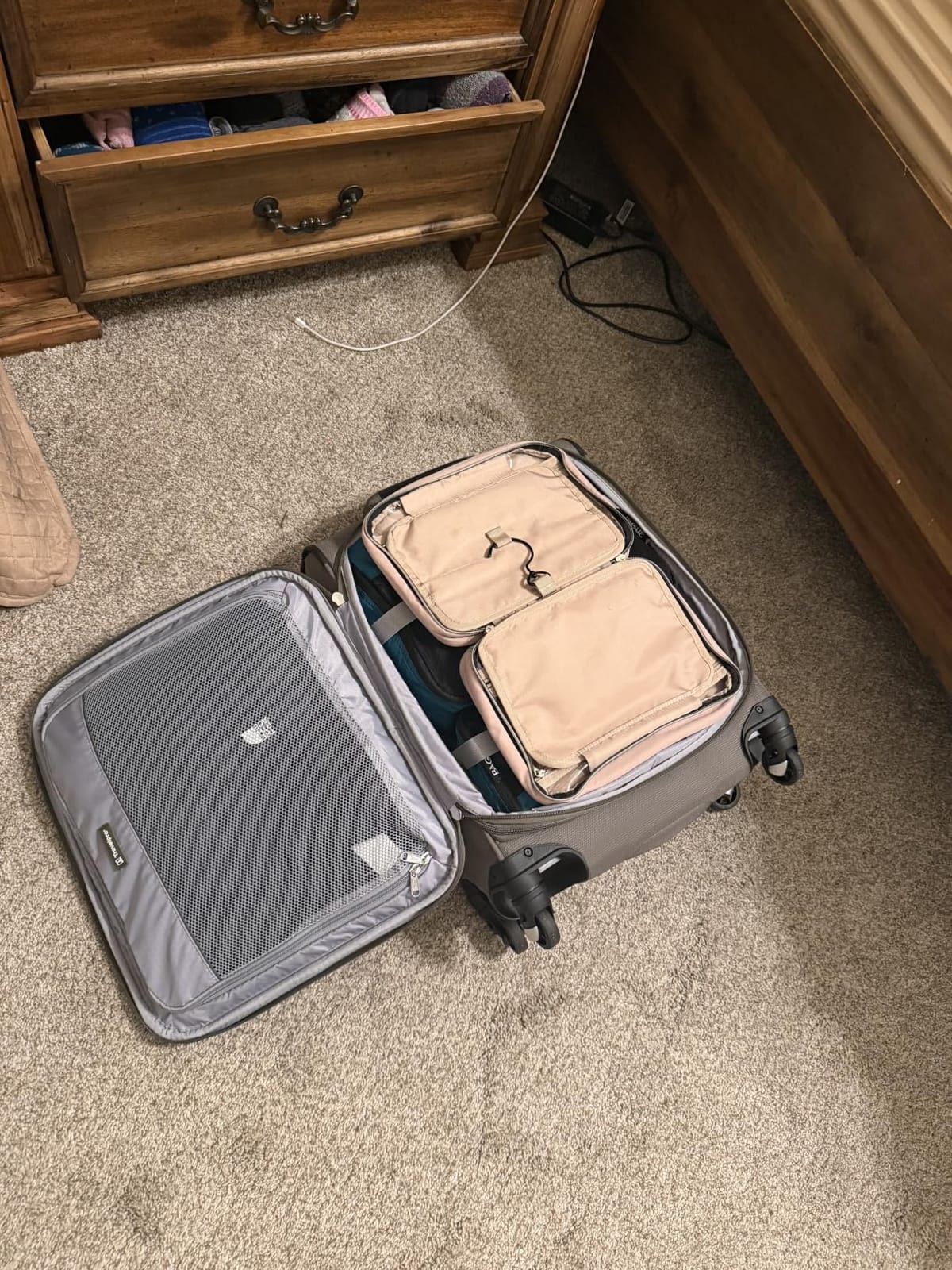Maxlite 5 Softside Checked Luggage Spinner, Green, 25-Inch customer photo 2