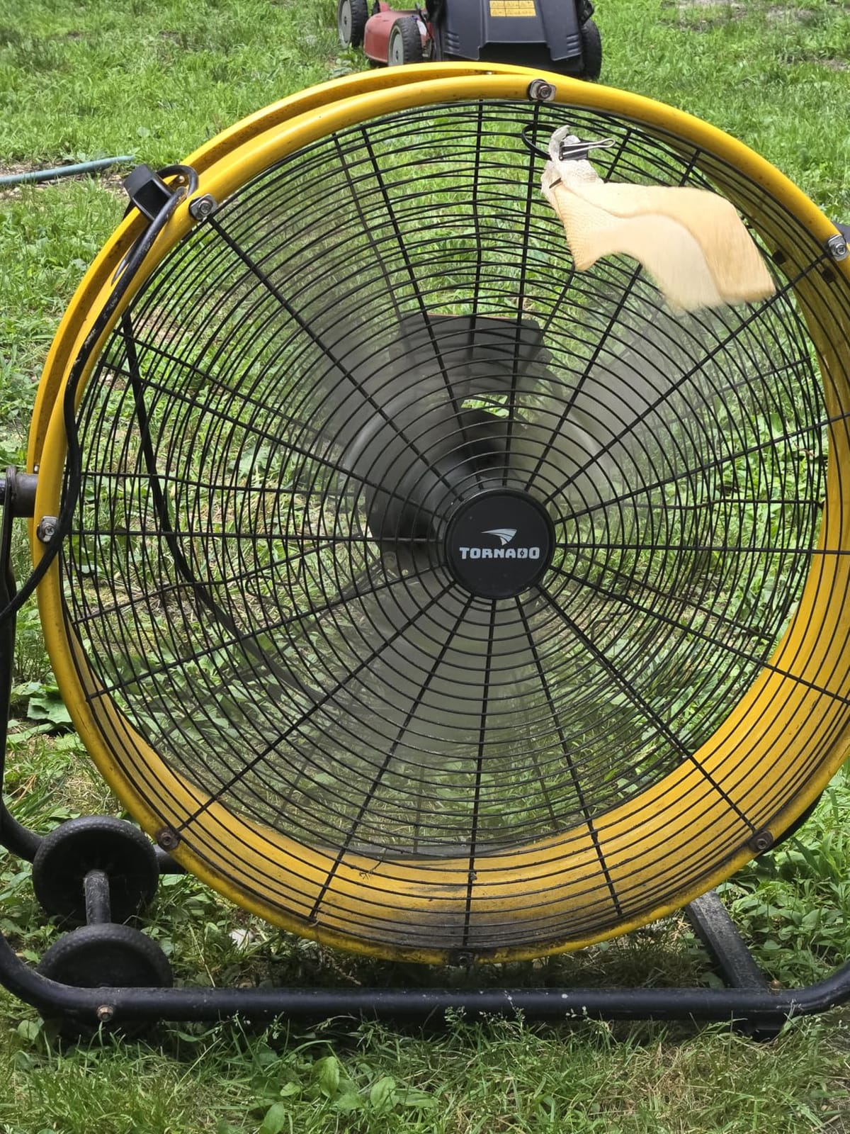 Tornado 24 Inch High Velocity Heavy Duty Tilt Metal Drum Fan Yellow - 7700 CFM, 3 Speed, 1/3 HP, 8 FT Cord, ETL Safety Listed customer photo 1