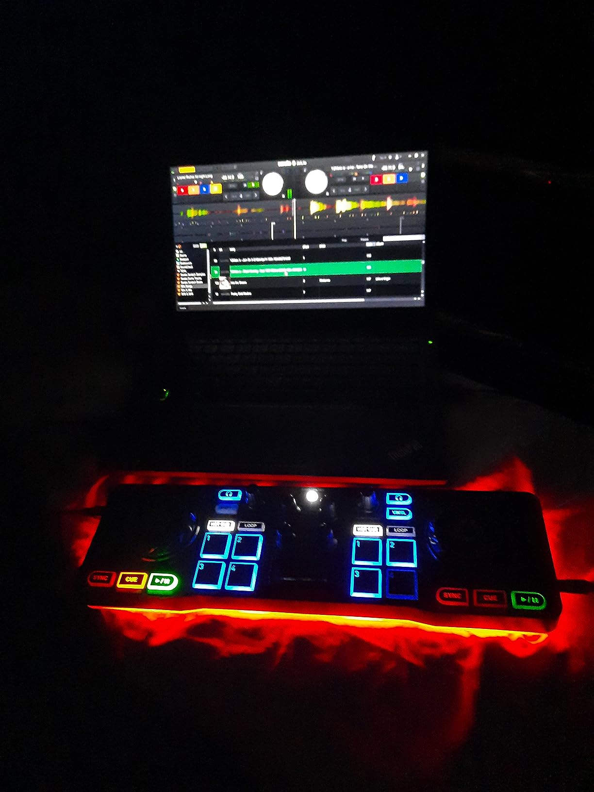 Hercules DJControl Starlight | Pocket USB DJ Controller with Serato DJ Lite, Touch-Sensitive Jog Wheels, Built-in Sound Card and Built-in Light Show customer photo 1