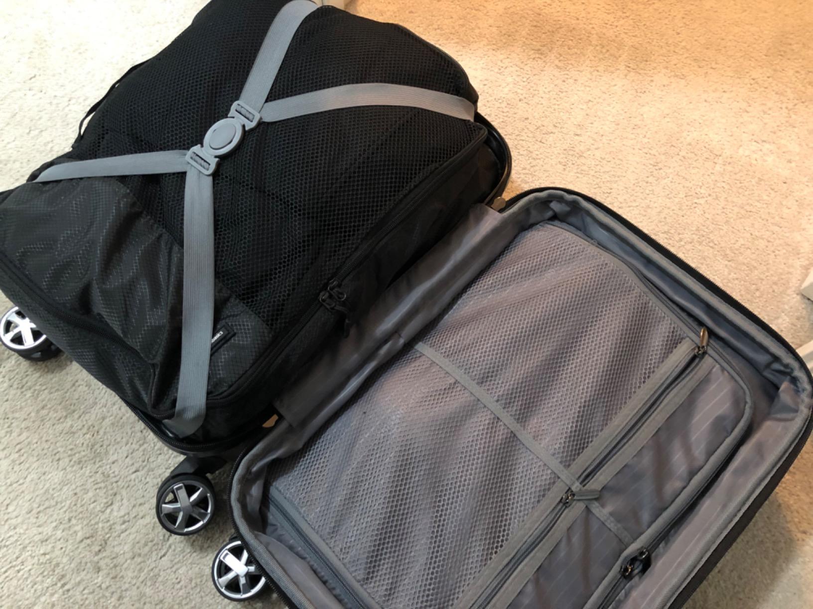 Amazon Basics 30-Inch Hardside Checked Spinner Luggage With TSA Lock, Lightweight Expandable Suitcase, Scratch-Resistant Surface, 8 Multi-directional Wheels, Black customer photo 2
