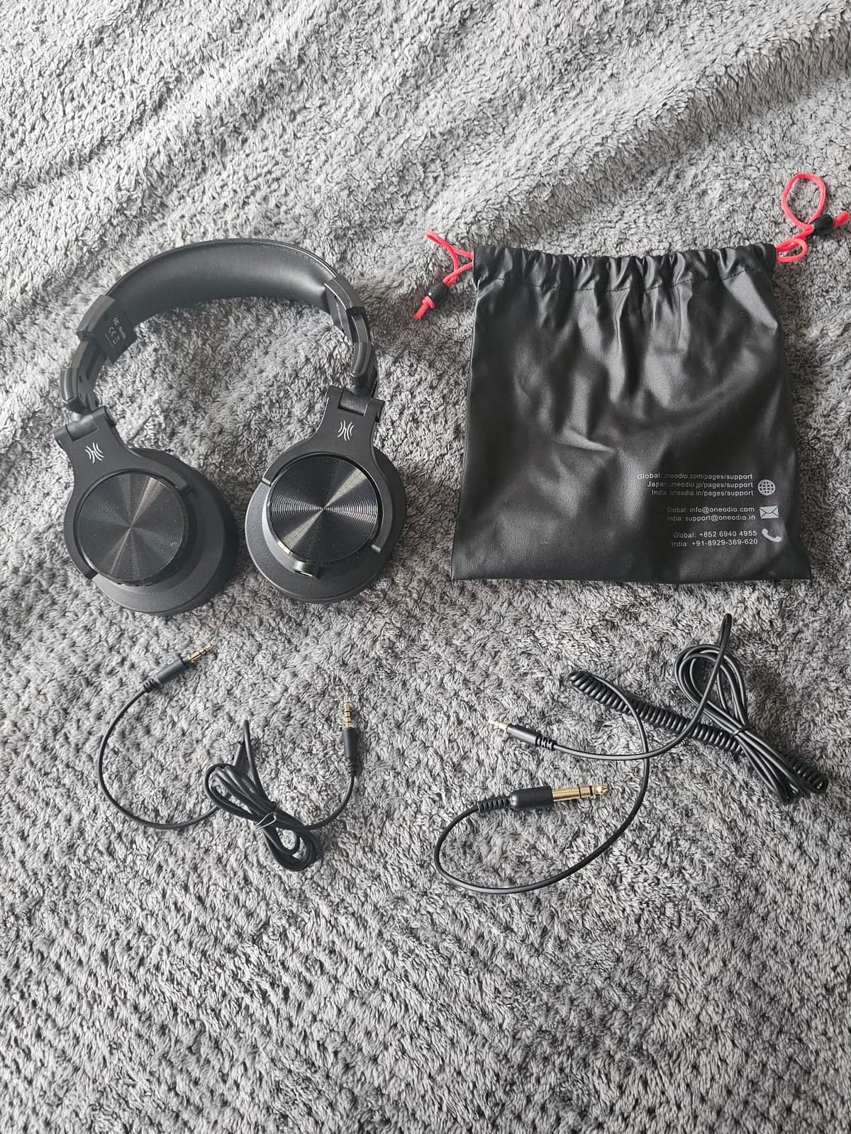 OneOdio A70 Bluetooth Over-Ear Headphones, Hi-Res Wired DJ Studio - Black customer photo 2