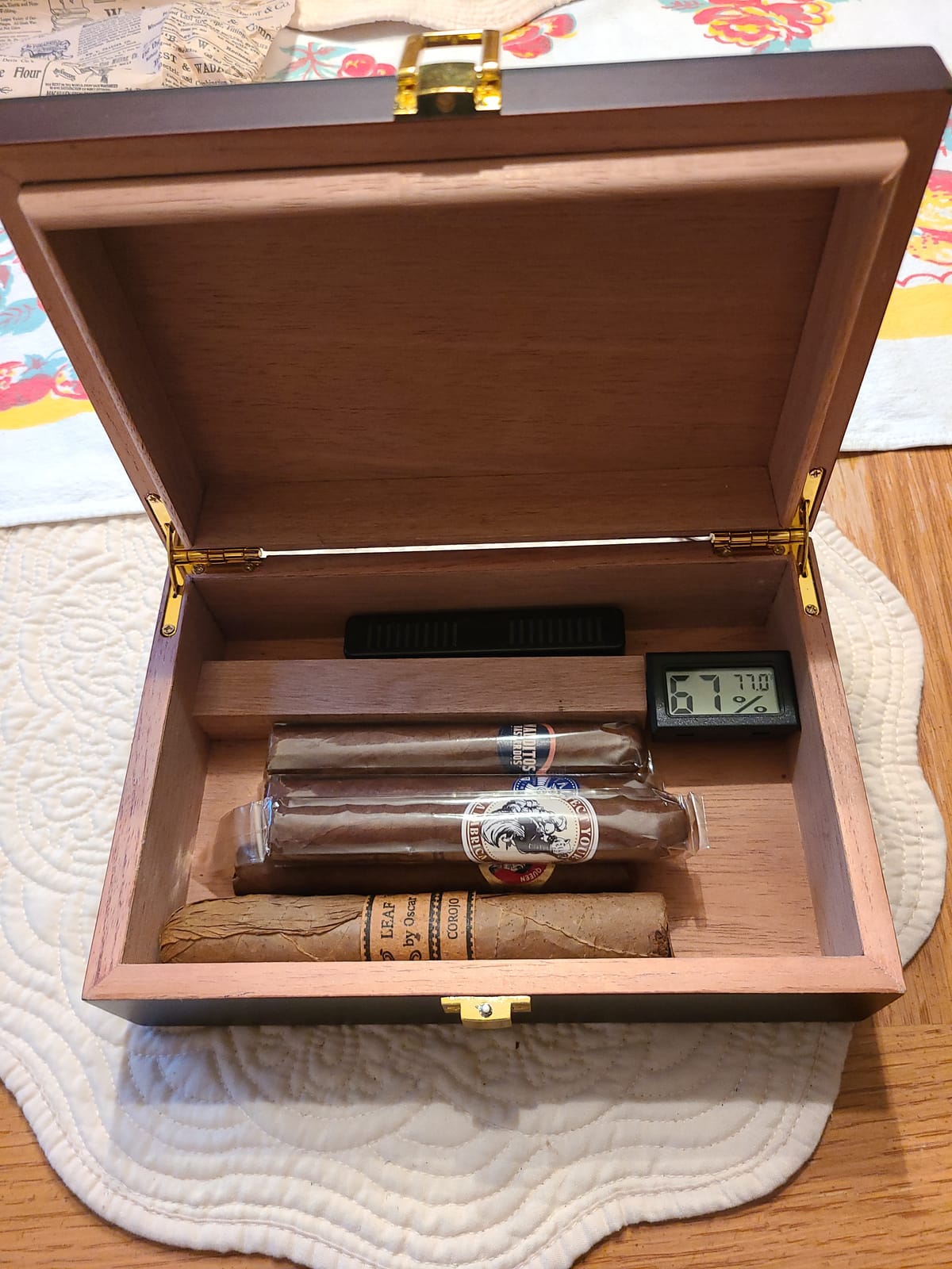 Woodronic Cigar Humidor Box, Solid Wood Desktop Humidor with Spanish Cedar Lining, Airtight Travel Cigar Case with Humidifier & Dropper, Secure Clasp for 20 Cigars, Luxury Cigar Storage Gift for Men customer photo 2