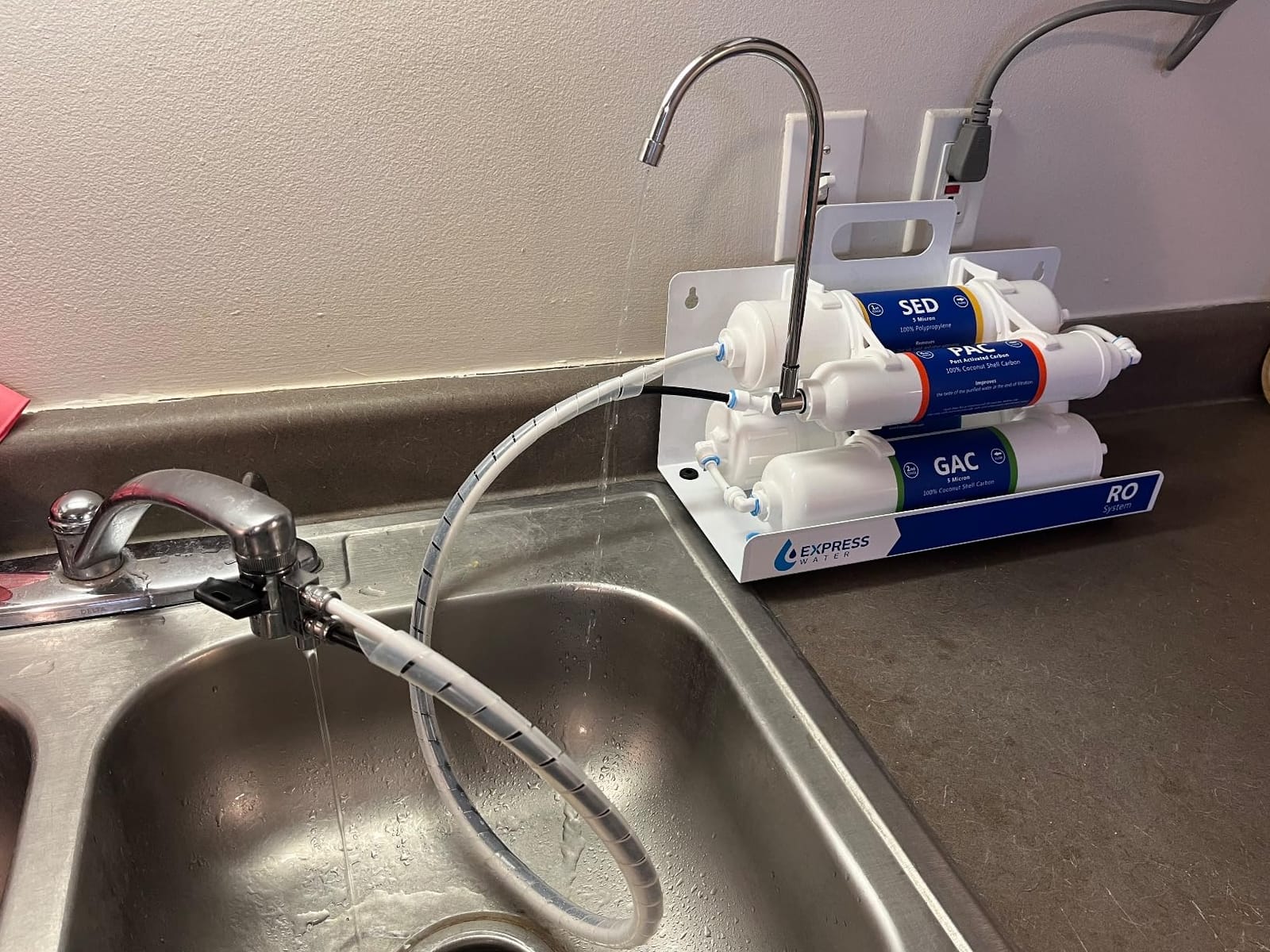 Express Water Countertop Reverse Osmosis Water Filtration System, White | Removes 99.99% of Major Contaminants, Easy 4-Point Installation, Low Maintenance Filter, Model EZRO5 customer photo 1
