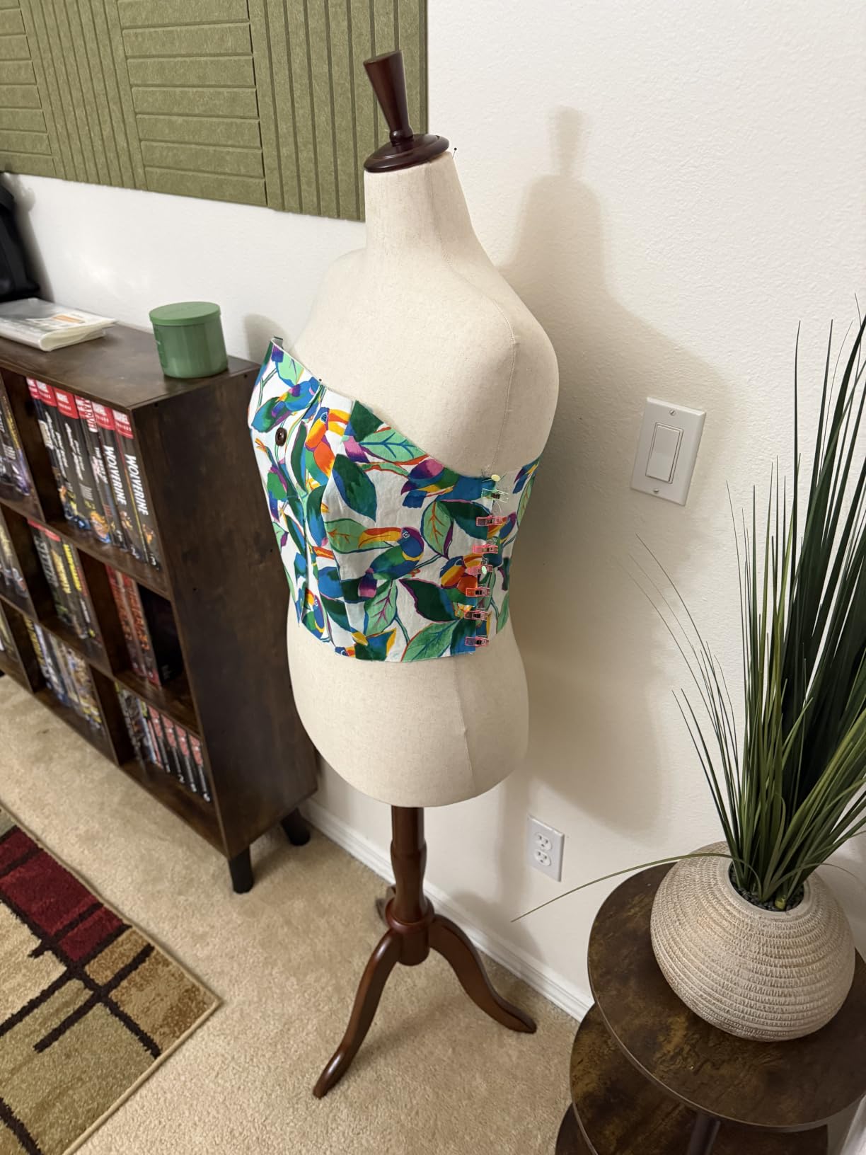 Bonnlo Upgraded Female Dress Form, Mannequin Torse Body with Adjustable Rubber Wood Stand for Dress Jewelry Display (White, 6-8) customer photo 1