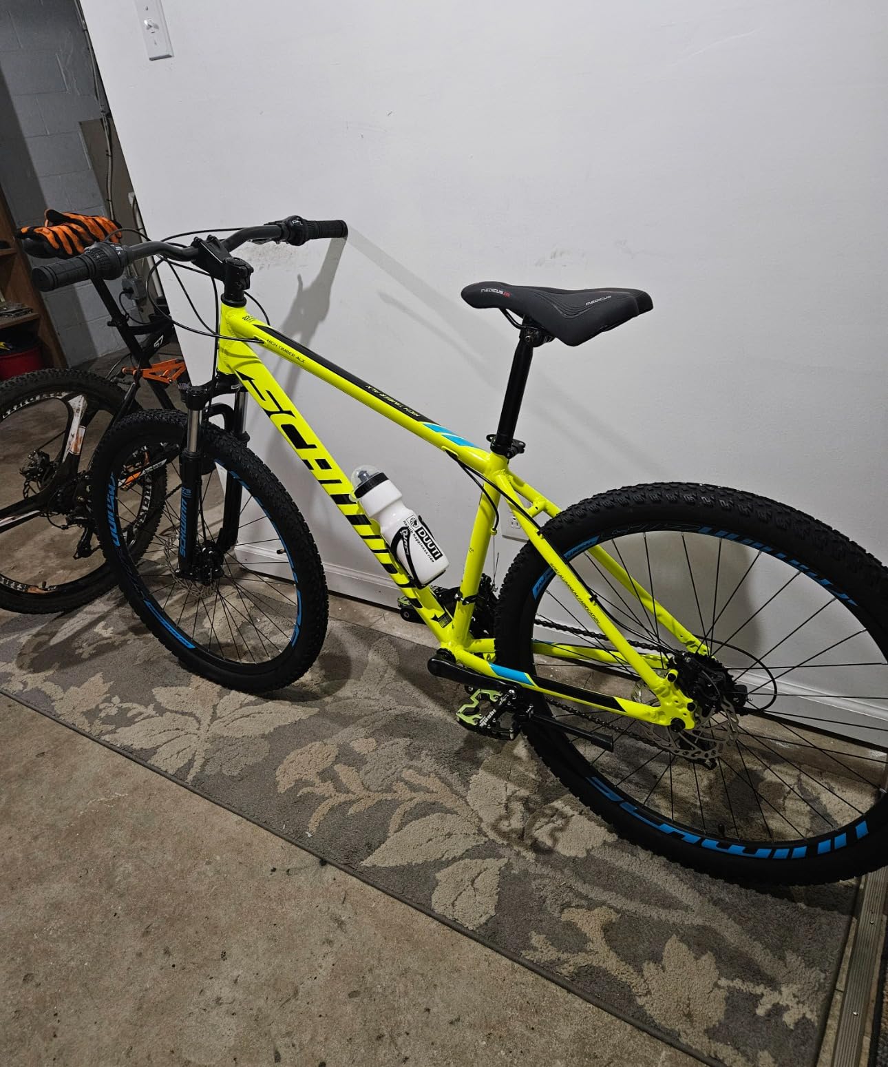 Schwinn High Timber Mountain Bike for Adult Youth Men Women Boys Girls, 24 to 29-Inch Wheels, 7 or 21-Speeds, Front Suspension, Aluminum and Steel Frame Options customer photo 1