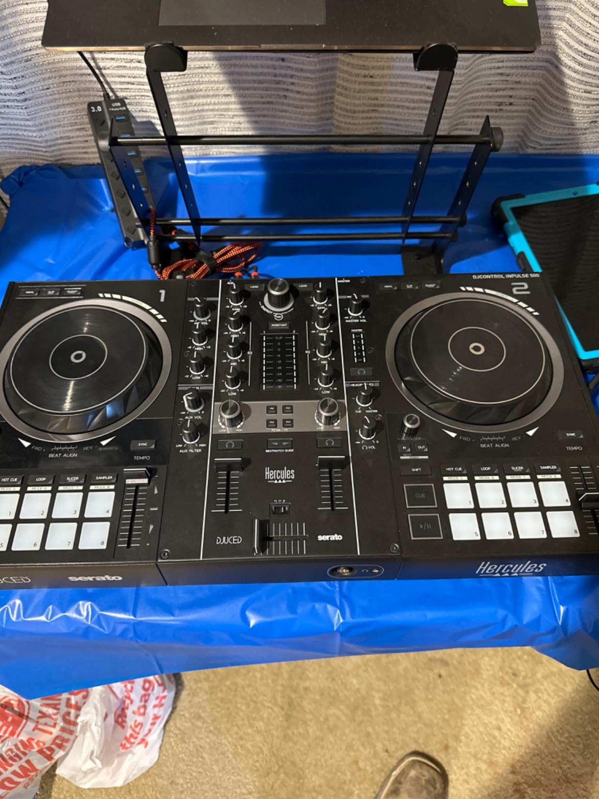 Hercules DJControl Inpulse 500: 2-deck USB DJ controller for Serato DJ and DJUCED with Beatmatch Guide & built-in audio customer photo 1