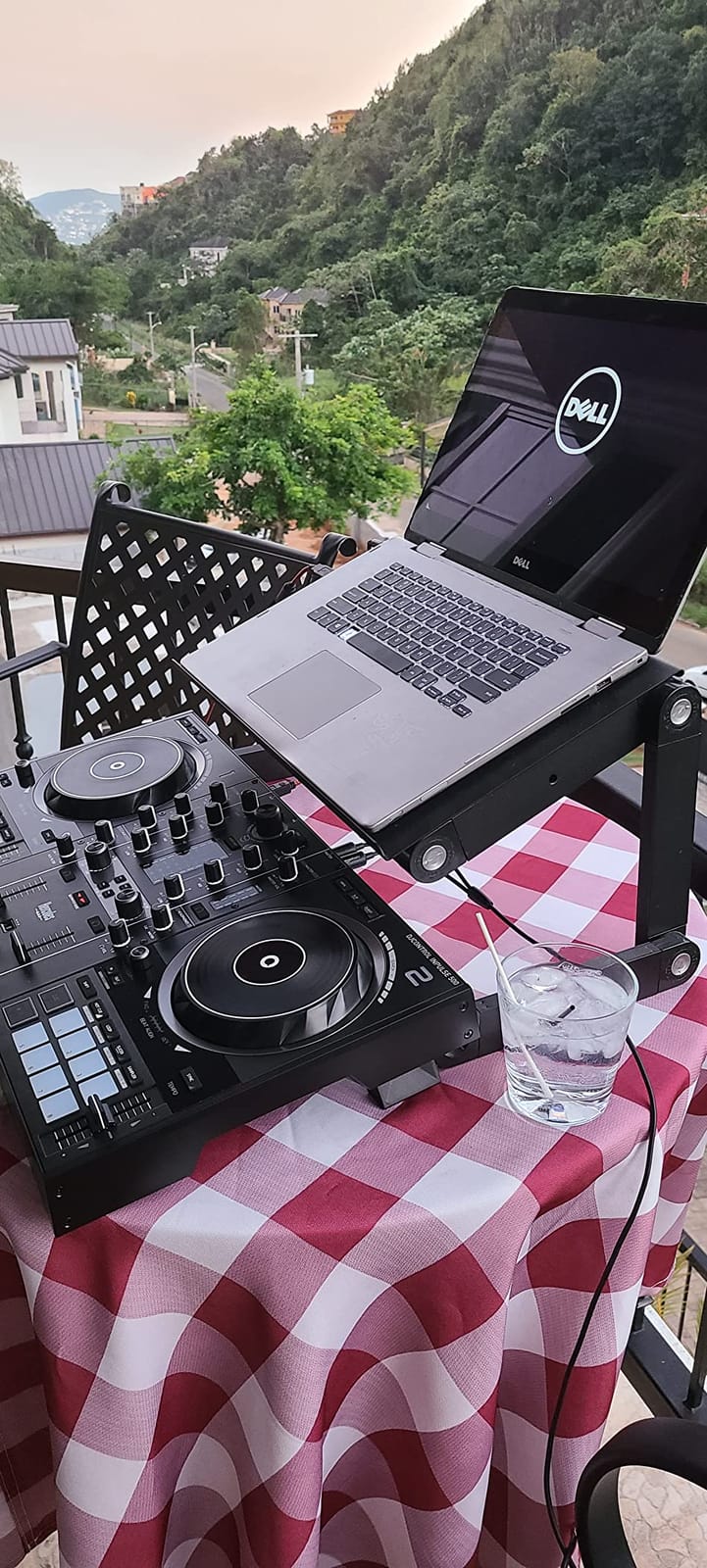 Hercules DJControl Inpulse 500: 2-deck USB DJ controller for Serato DJ and DJUCED with Beatmatch Guide & built-in audio customer photo 2
