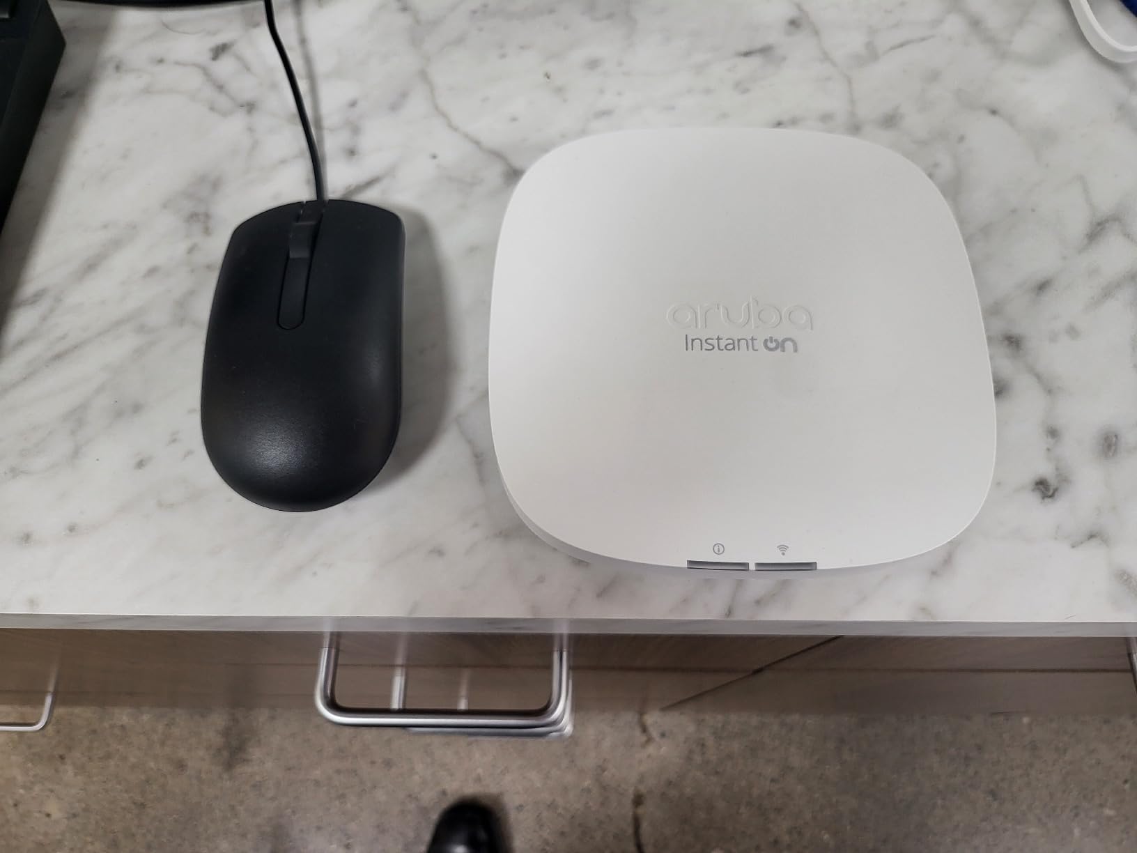 HPE Networking Instant On Access Point AP22 2x2 WiFi 6 Indoor Wireless Access Point (R6M49A) customer photo 1