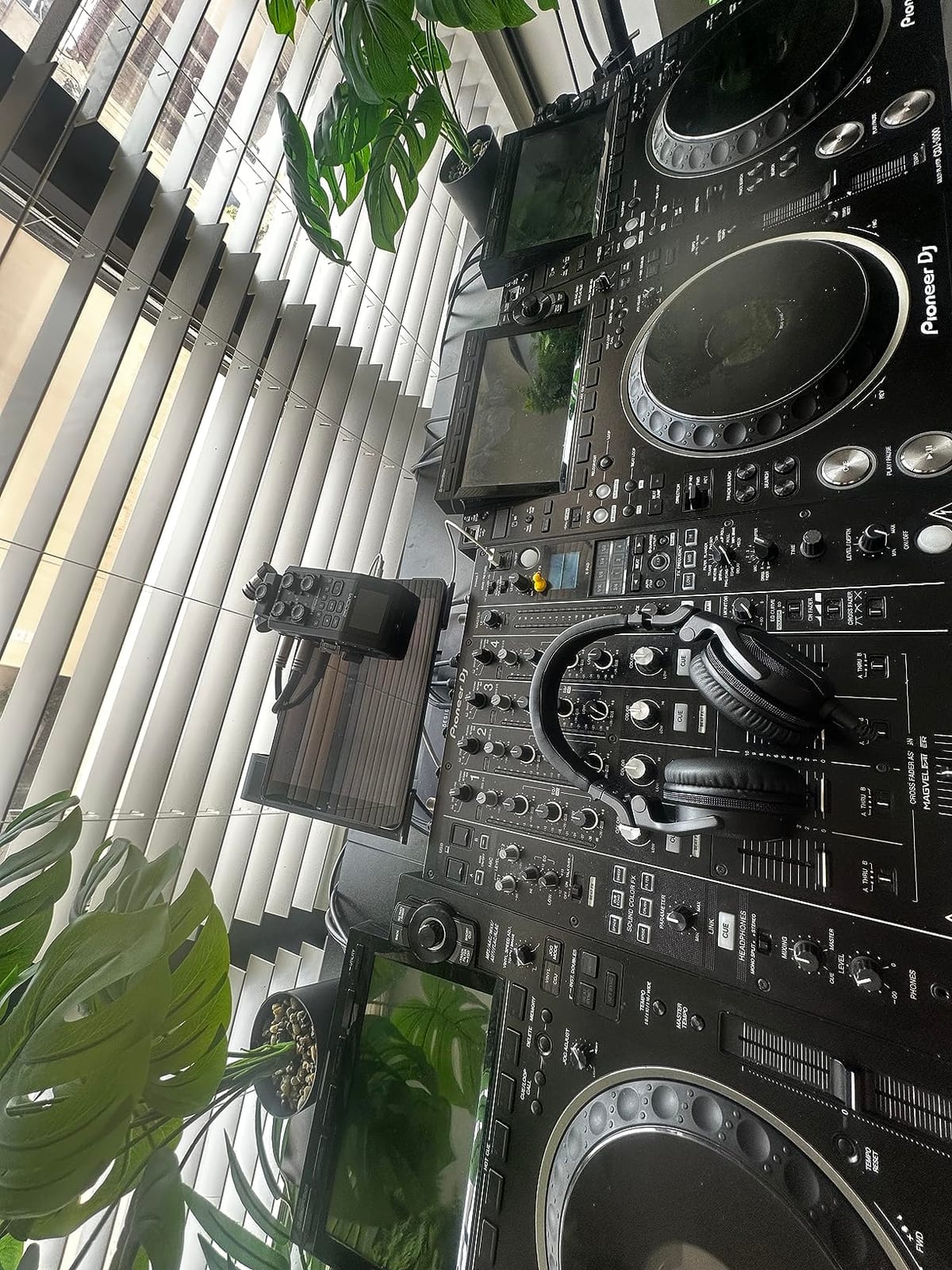 Pioneer DJ HDJ-CUE1 On-Ear Wired DJ Headphones, Foldable, Dark Silver customer photo 2