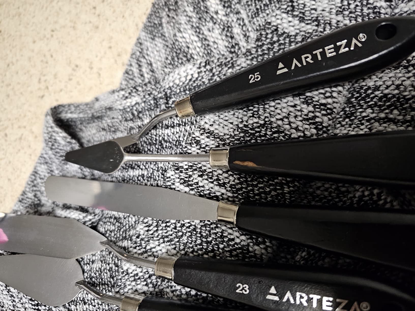 Arteza Palette Knives 8-Pack, Sizes No. 1, 25, 7, 15, 39, 23, 17, 21, Durable Stainless Steel Blade & Break-Resistant Wooden Handle, Art Supplies for Oil & Acrylic Painting customer photo 1