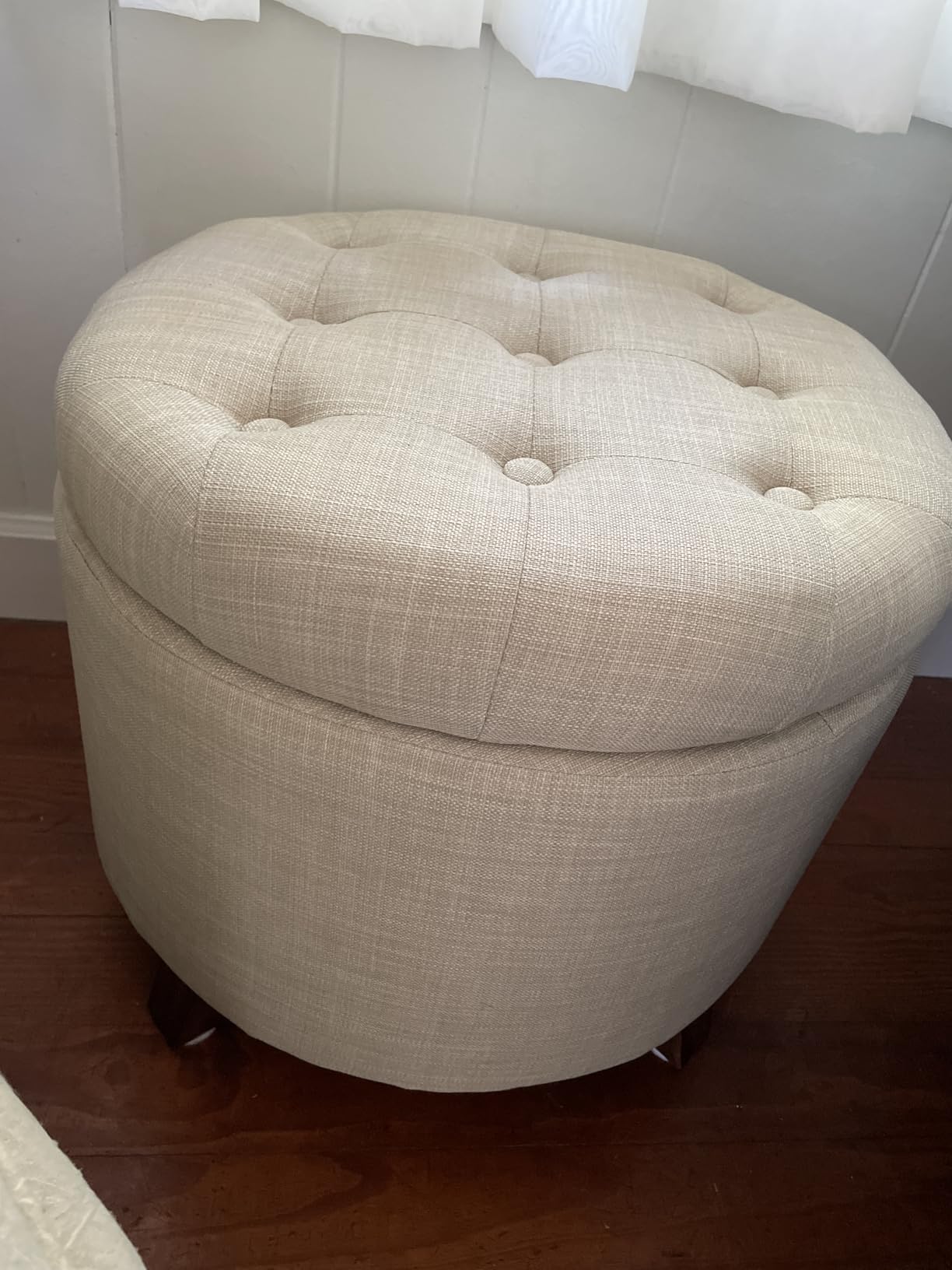 Amazon Basics Round Storage Ottoman Foot Rest, Button Tufted Upholstered Footstool with Storage, Sturdy Linen Fabric for Living Room and Bedroom, 20