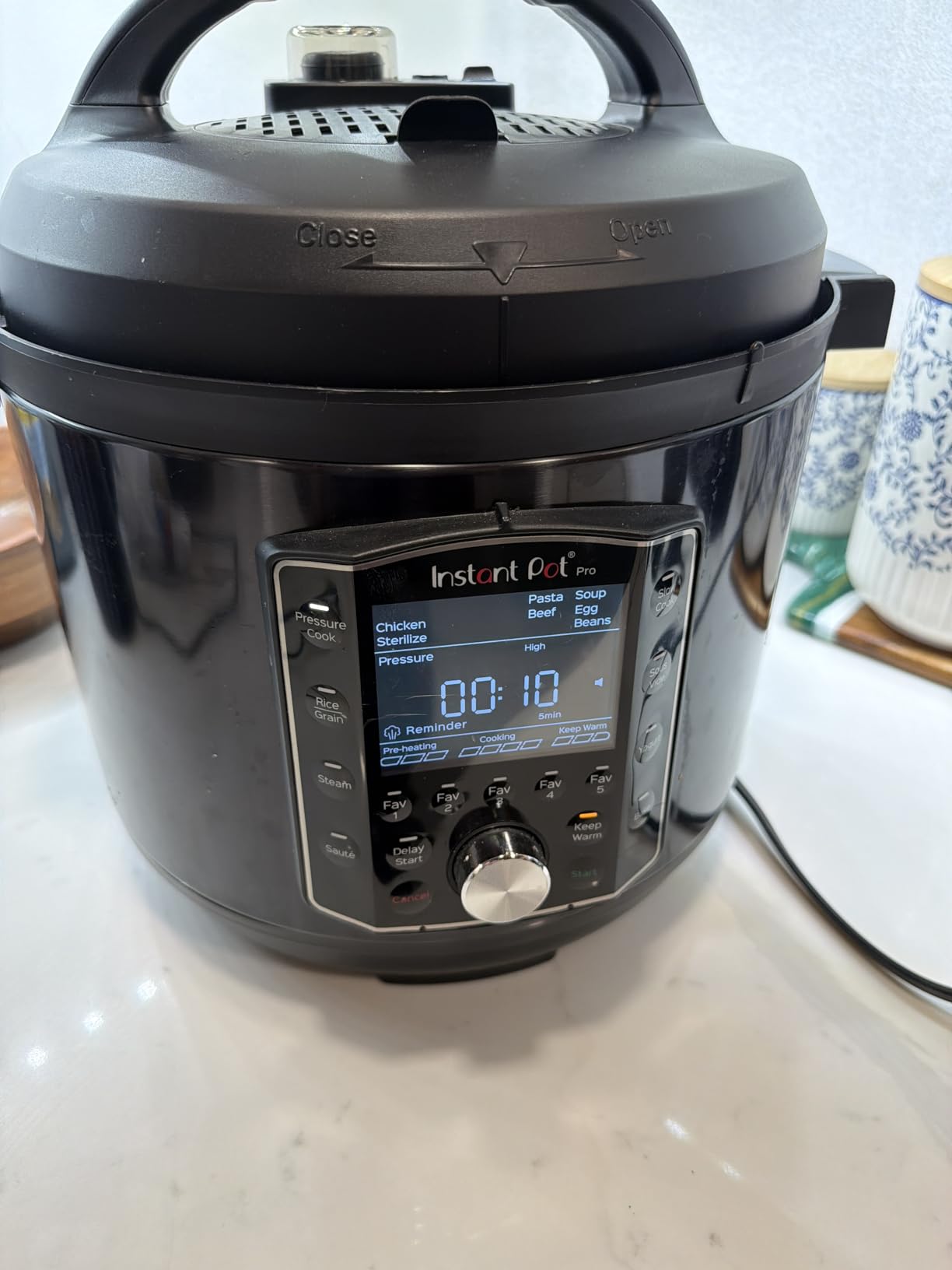 Instant Pot Pro (8 QT) 10-in-1 Pressure Cooker, Slow Cooker, Rice/Grain Cooker, Steamer, Sauté, Sous Vide, Yogurt Maker, Sterilizer, and Warmer, Includes App with Over 800 Recipes, Black customer photo 2