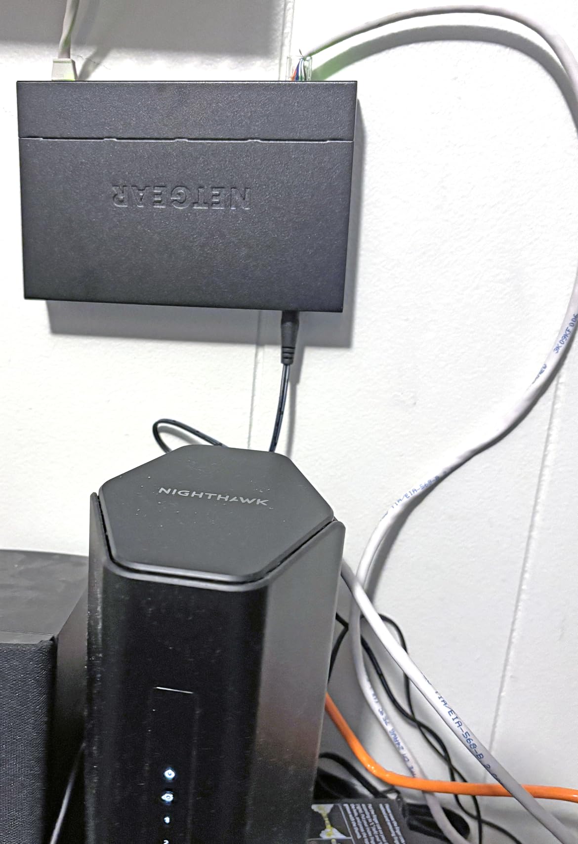 NETGEAR 24-Port Gigabit Ethernet Unmanaged Network Switch (GS324) | Essential Model, Desktop, Wall, or Rack Mount customer photo 1