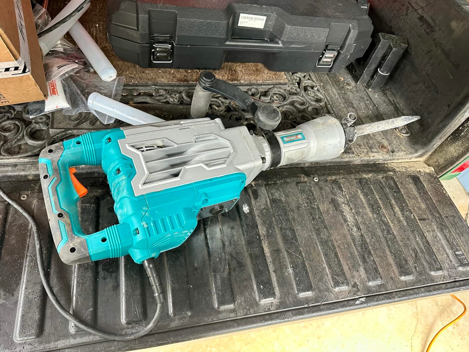 Berserker 1700W 30-Pound Demolition Jack Hammer 65F with 1-3/16