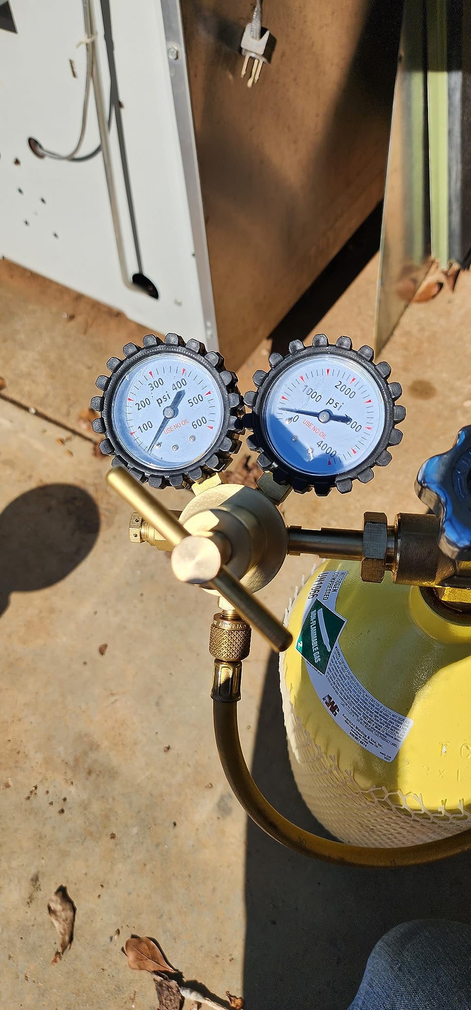 Nitrogen Regulator 0-600PSI CGA580 Inlet, 1/4-Inch Male Flare Outlet Connection, Heavy-Duty Handle, Self-reseating Relief Valve, Nitrogen Tank Regulator customer photo 1
