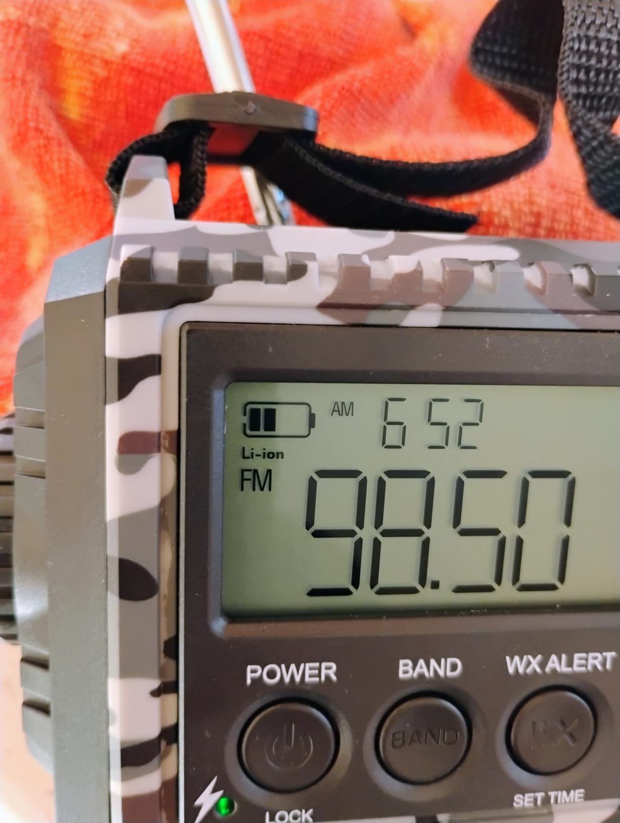 Raynic Emergency Radio, 5000mAh/18500mWh Weather Radio, Solar Hand Crank Radio with AM/FM/SW/NOAA Alert, Cell Phone Charger, Headphone Jack, Flashlight and SOS Siren customer photo 1