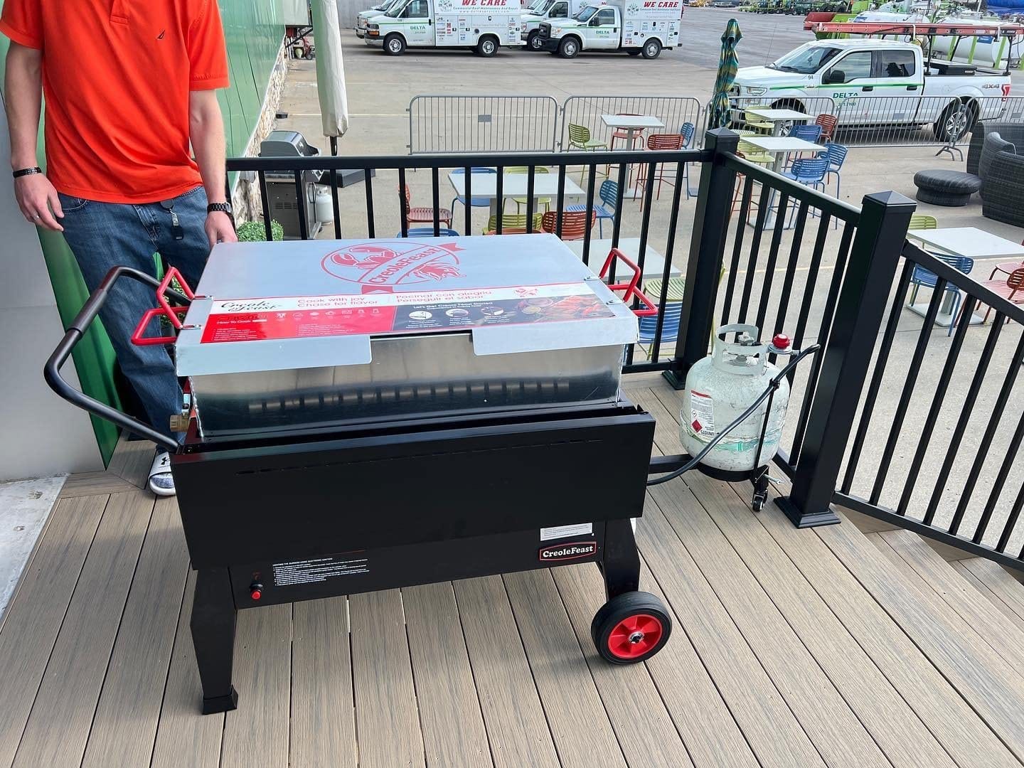 Creole Feast CFB1001A 90 QT Crawfish Boiler Black | Single Sack Propane Gas Cooker with Folding Cylinder Mounting Bracket and Stirring Paddle for Seafood & Crawfish Season customer photo 1