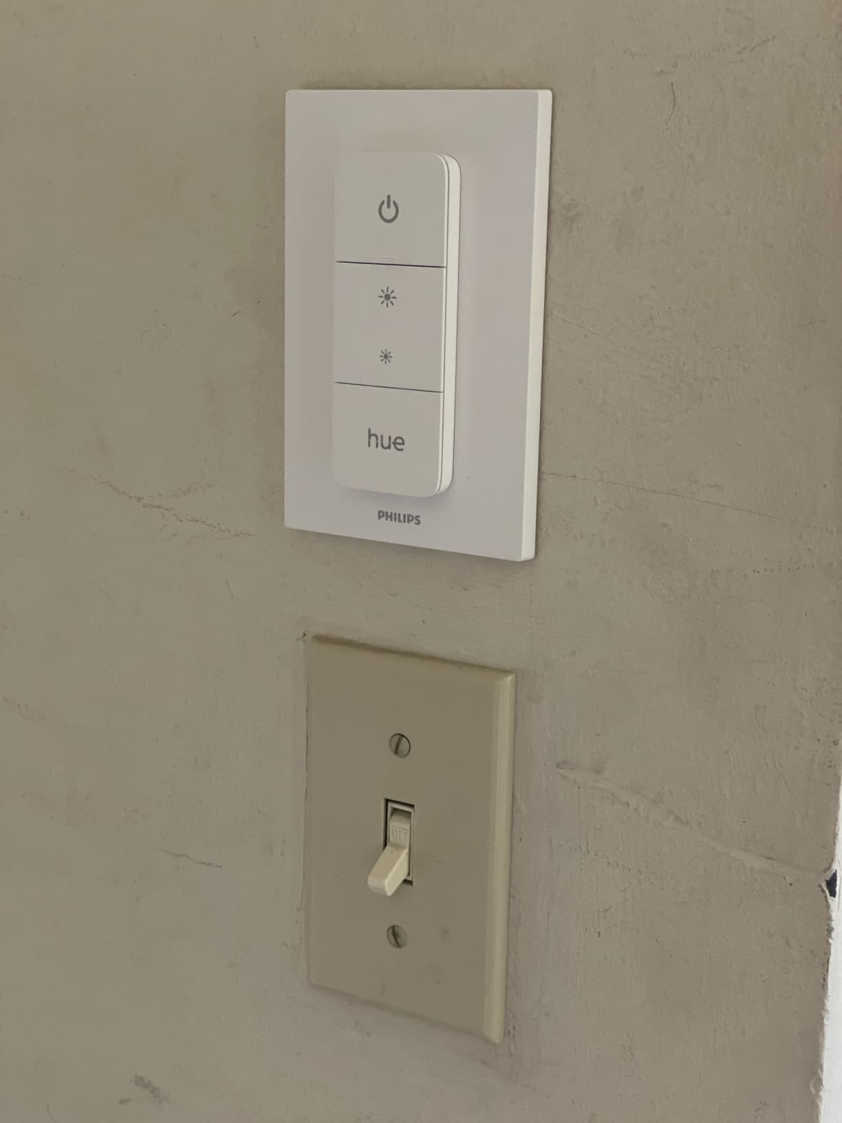 Philips Hue Smart Dimmer Switch Remote, 1-Pack, White customer photo 1