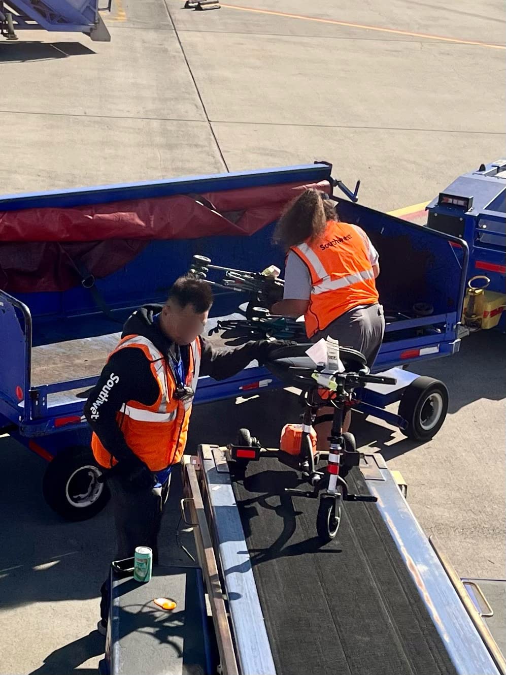 SuperHandy Passport Mobility Scooter for Adults - Foldable, 3 Wheel, Airline Travel Friendly - 13 Mile Range, Includes 2 Removable 44.4V Lithium-ion Batteries & Charger (275 Lbs) customer photo 2