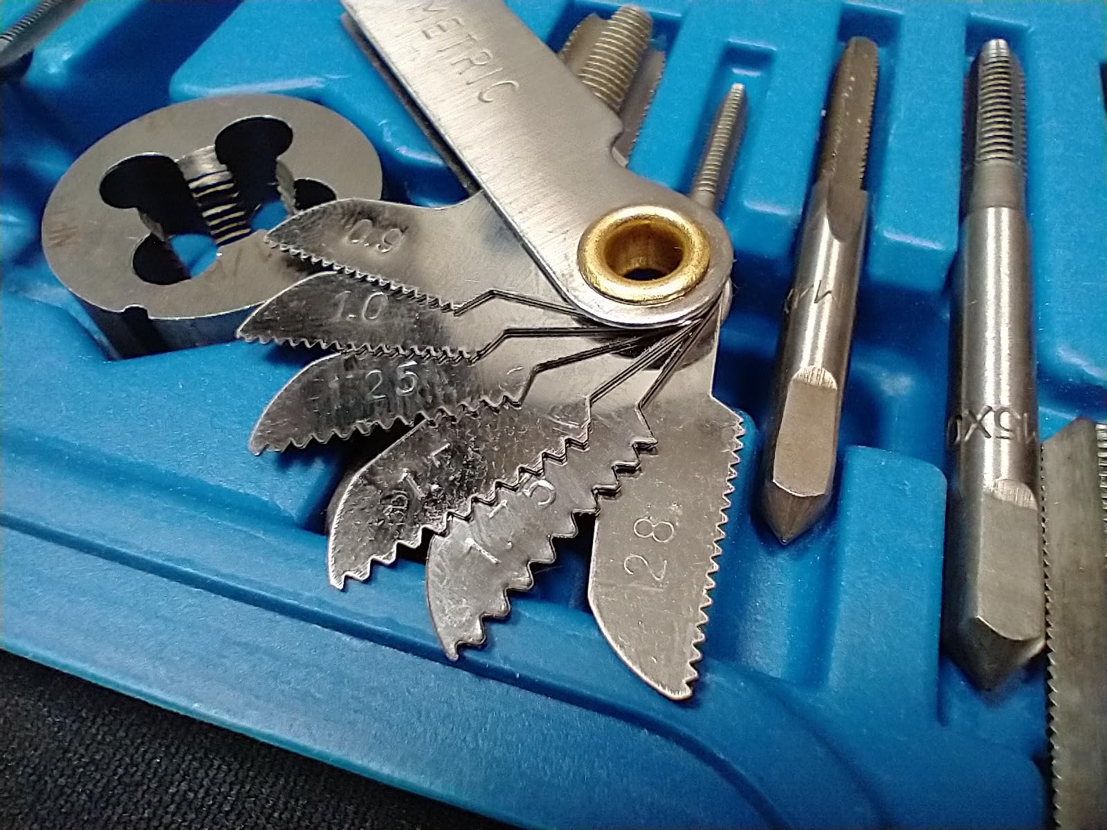 Anfrere 80pcs Tap and Die Set for Cutting External and Internal Threads | SAE & Metric Tap Die Wrench Set, Metric Standard M3 to M12 Coarse Fine Rethreading Threads Bits, NC, NF, NPT Repair Tools customer photo 2