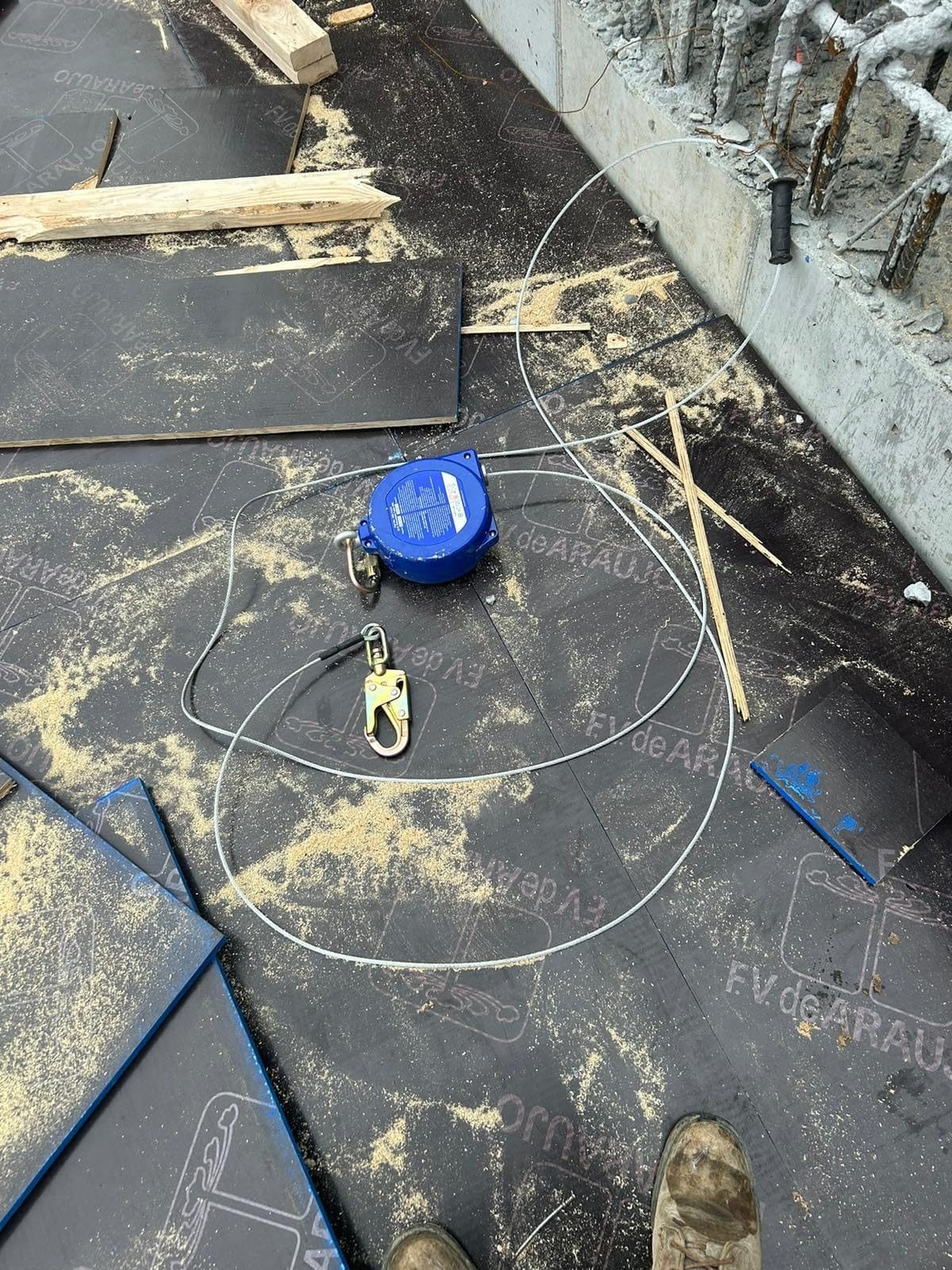 SRD 30 FT. Self Retracting Lifeline | ANSI Z359.14-2021 Class 1 | SRL Device Swivel Top Galvanized Cable w/Small Steel Snap Hook | Fall Arrest Safety Yoyo customer photo 2